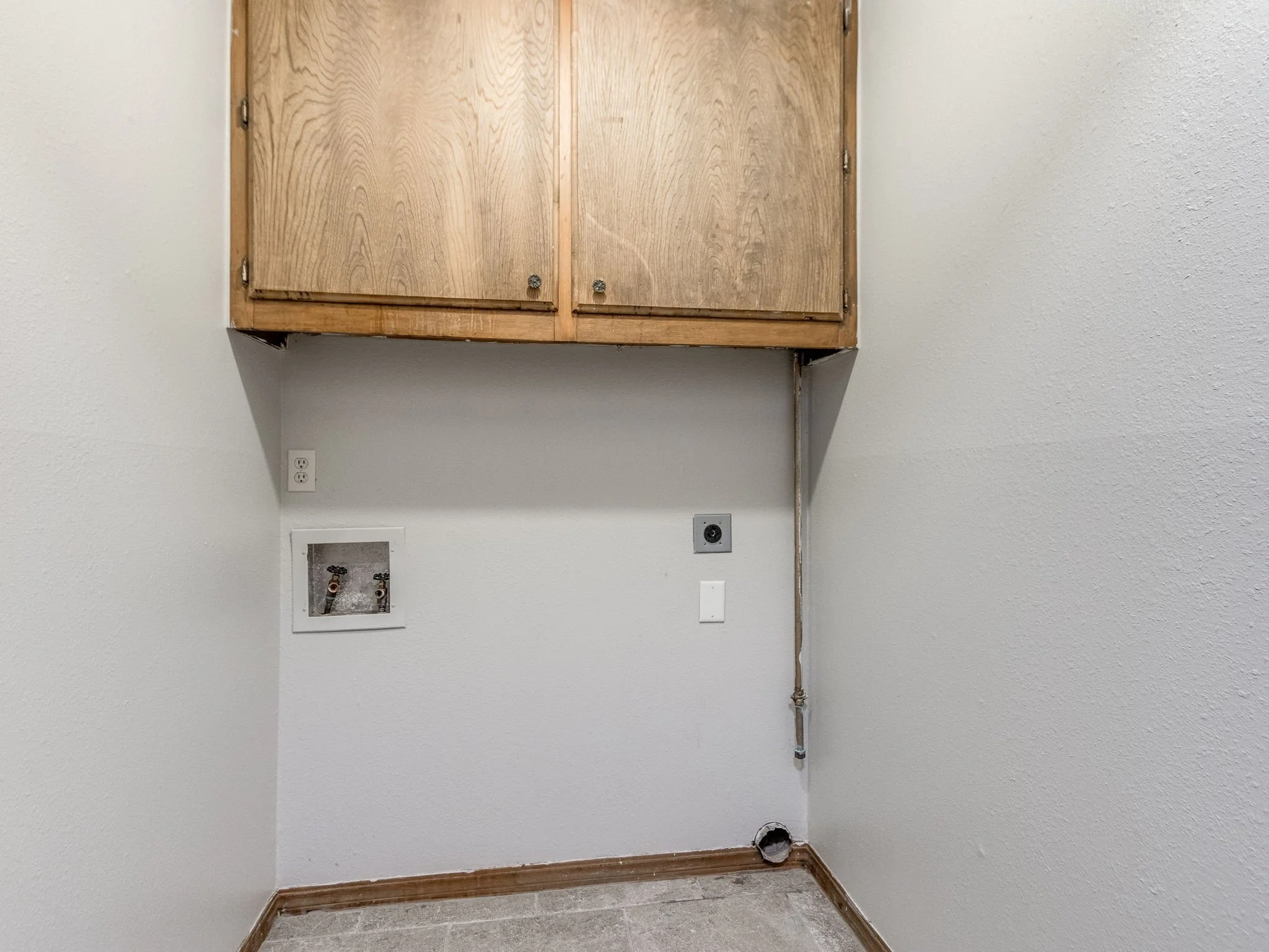 44-web-or-mls-821 Russell Cir-48.jpg