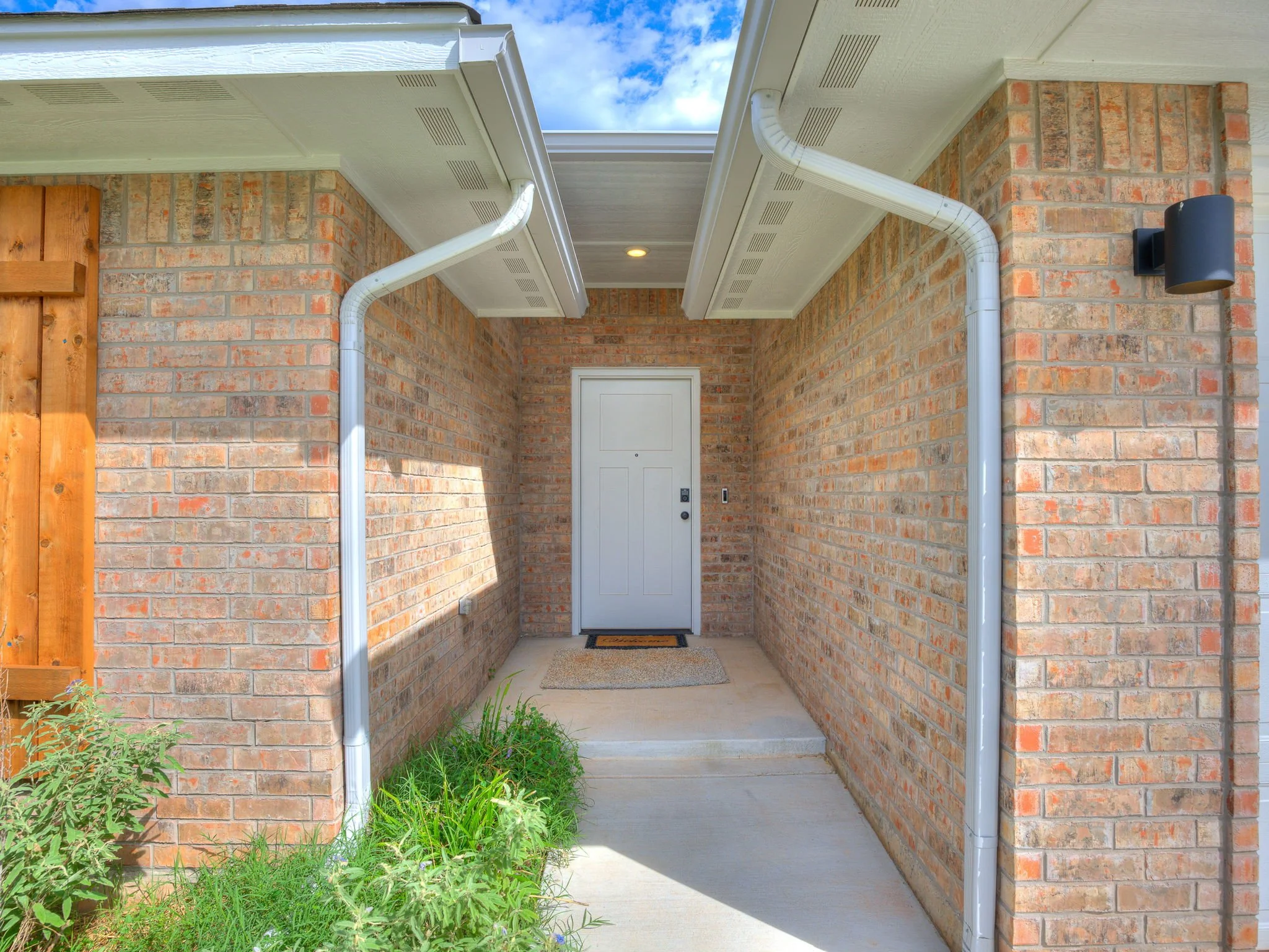 8-web-or-mls-2323 Arcady Ave-4.jpg