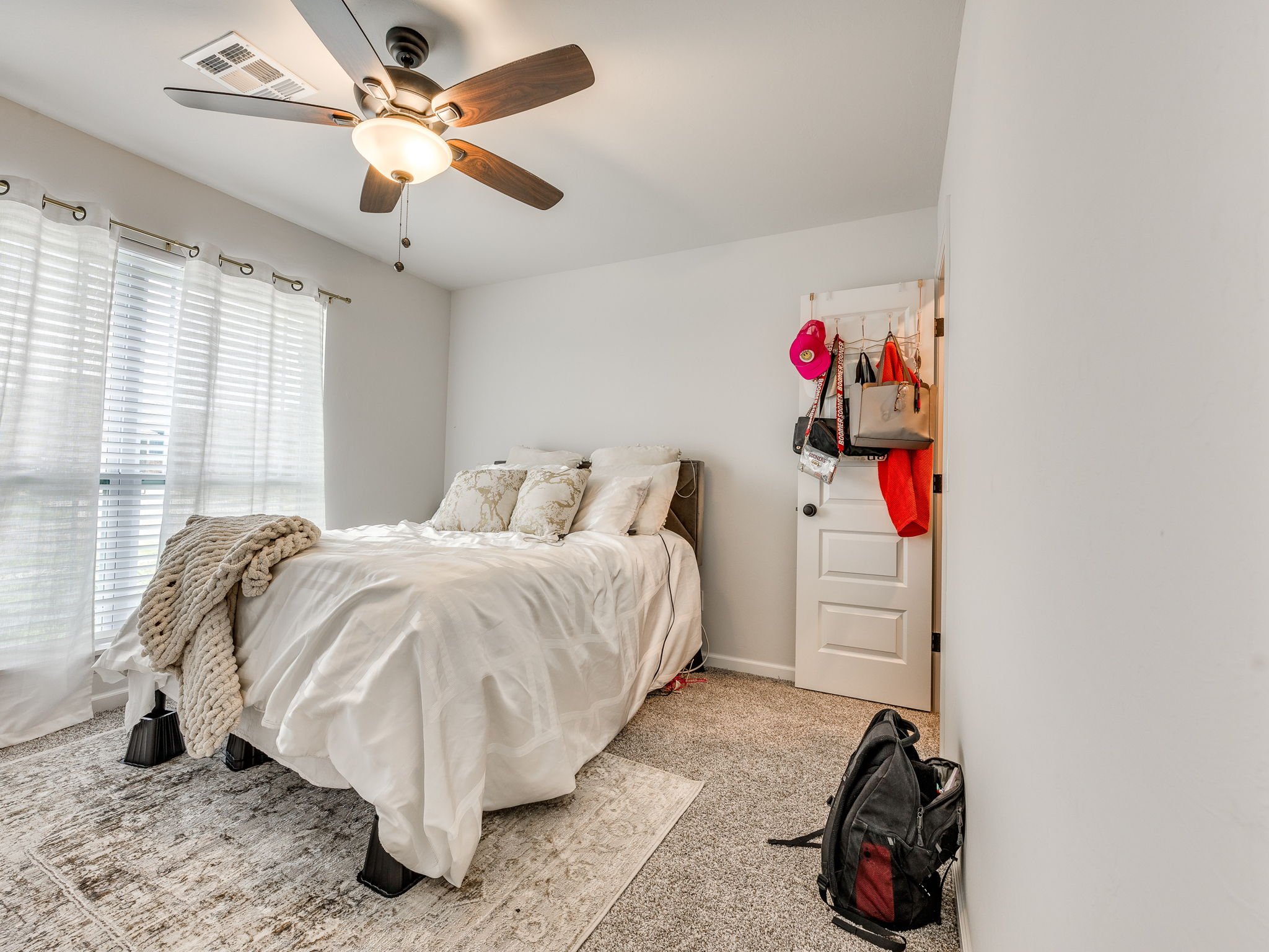 20-web-or-mls-2323 Arcady Ave-21.jpg