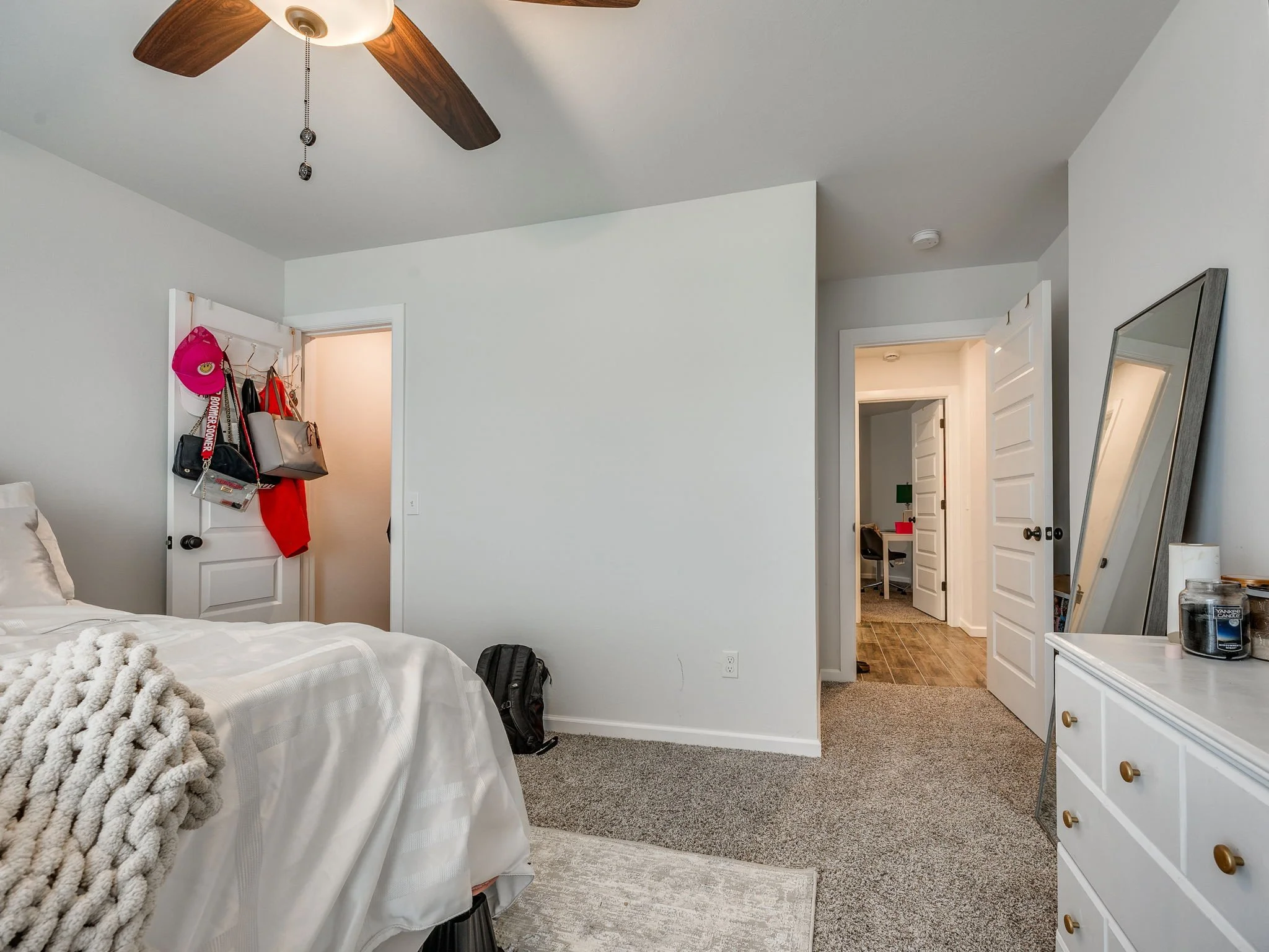 21-web-or-mls-2323 Arcady Ave-22.jpg