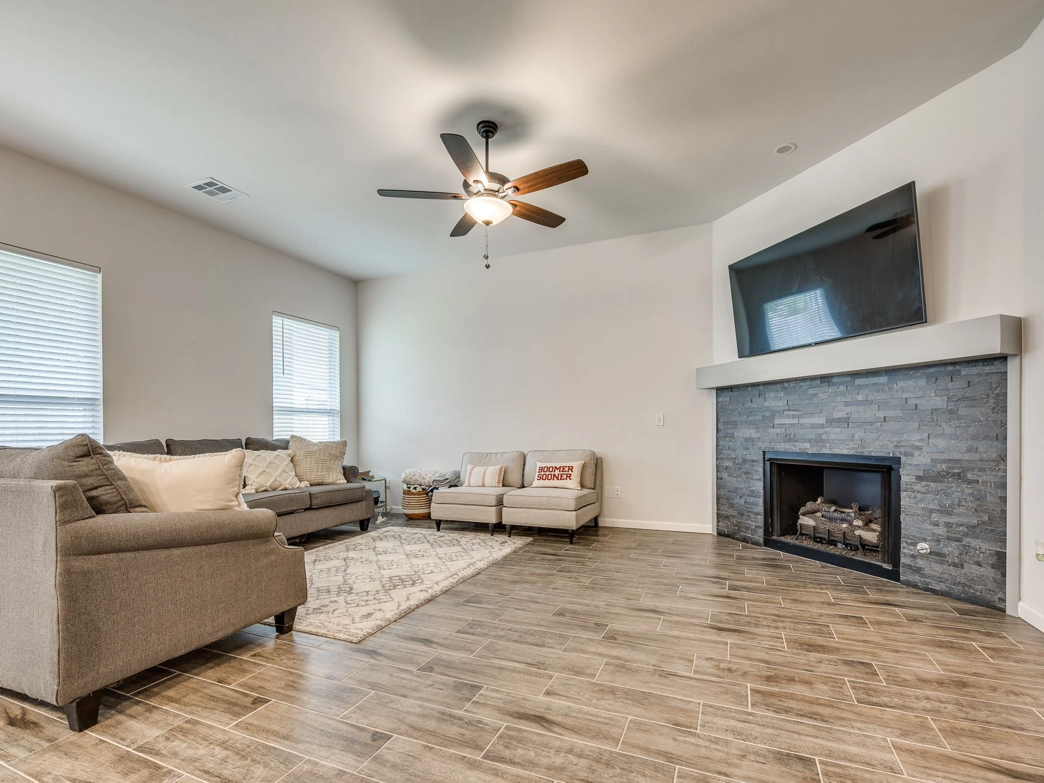 27-web-or-mls-2323 Arcady Ave-28.jpg