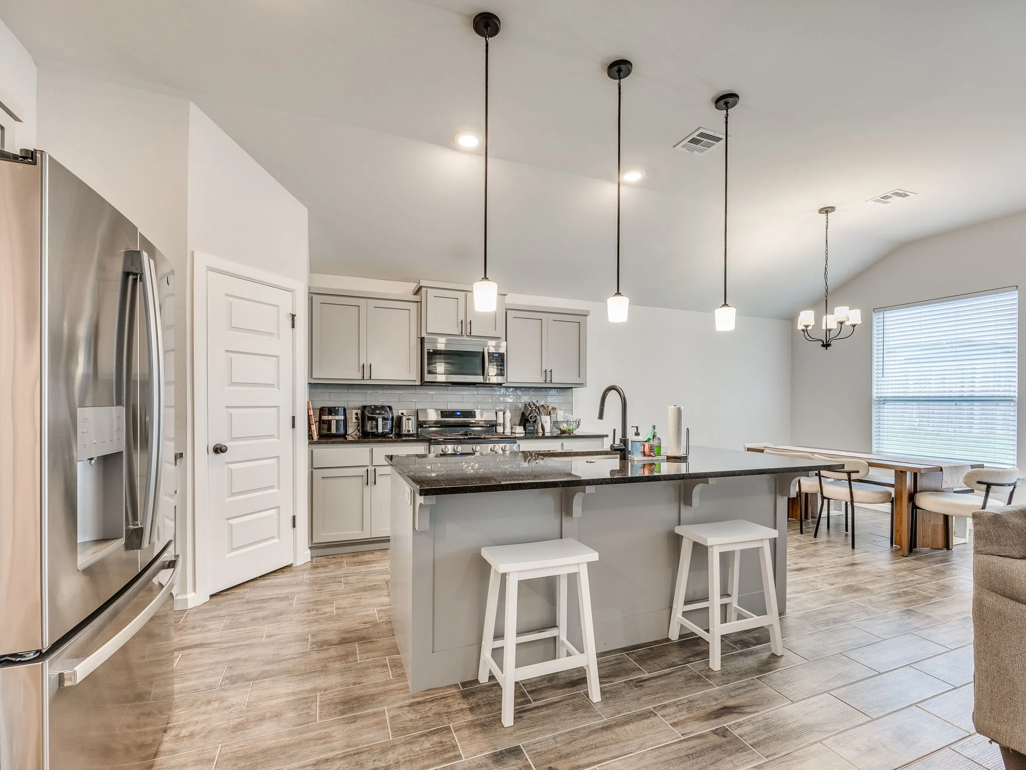 30-web-or-mls-2323 Arcady Ave-31.jpg