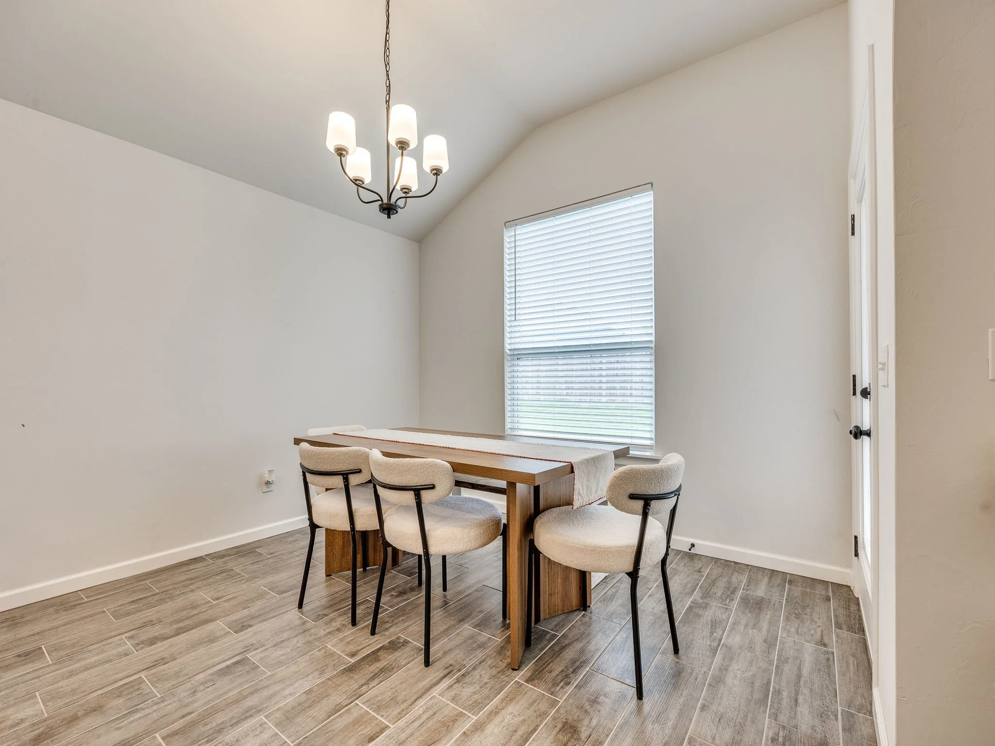 36-web-or-mls-2323 Arcady Ave-37.jpg