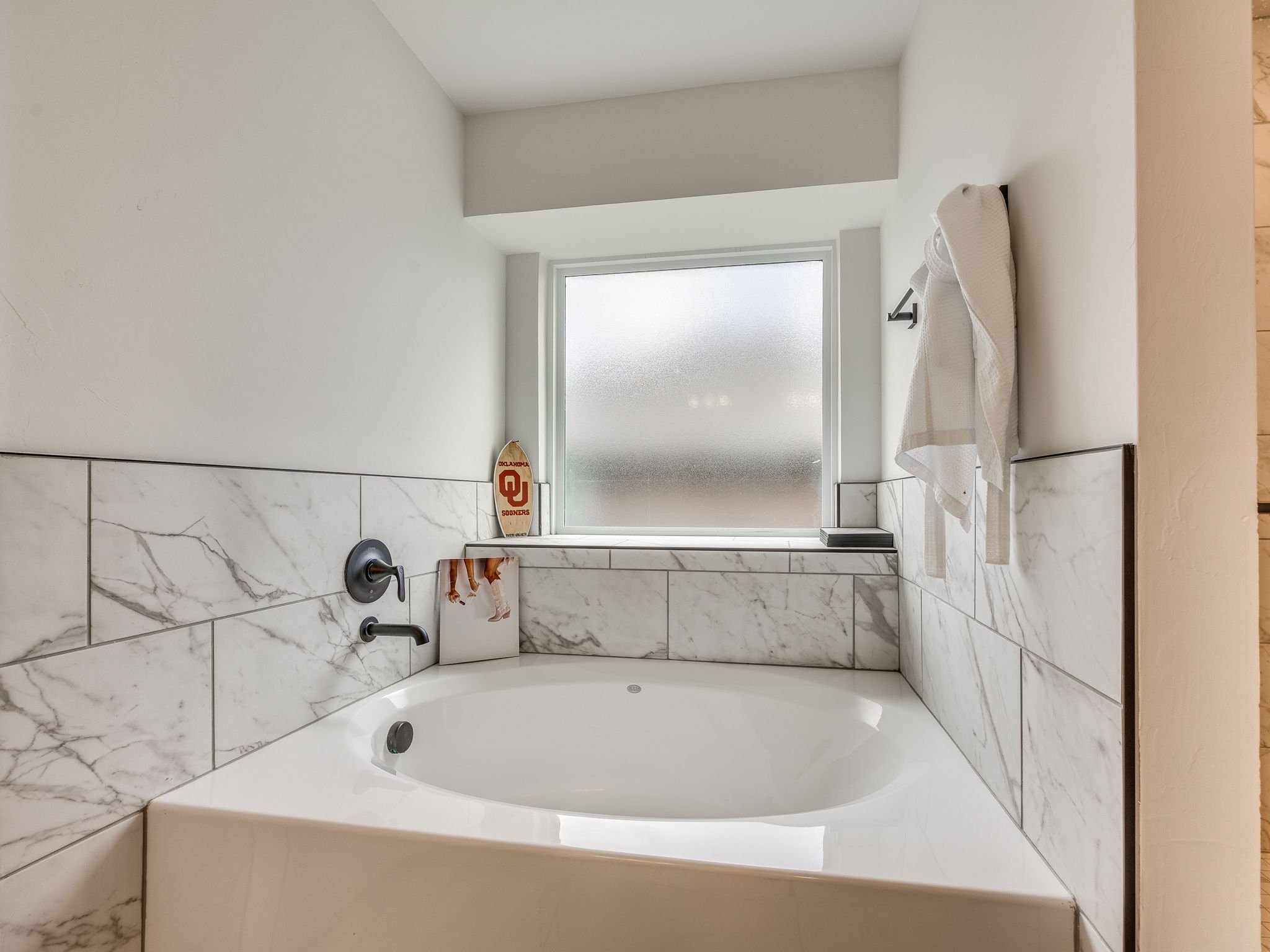 46-web-or-mls-2323 Arcady Ave-47.jpg