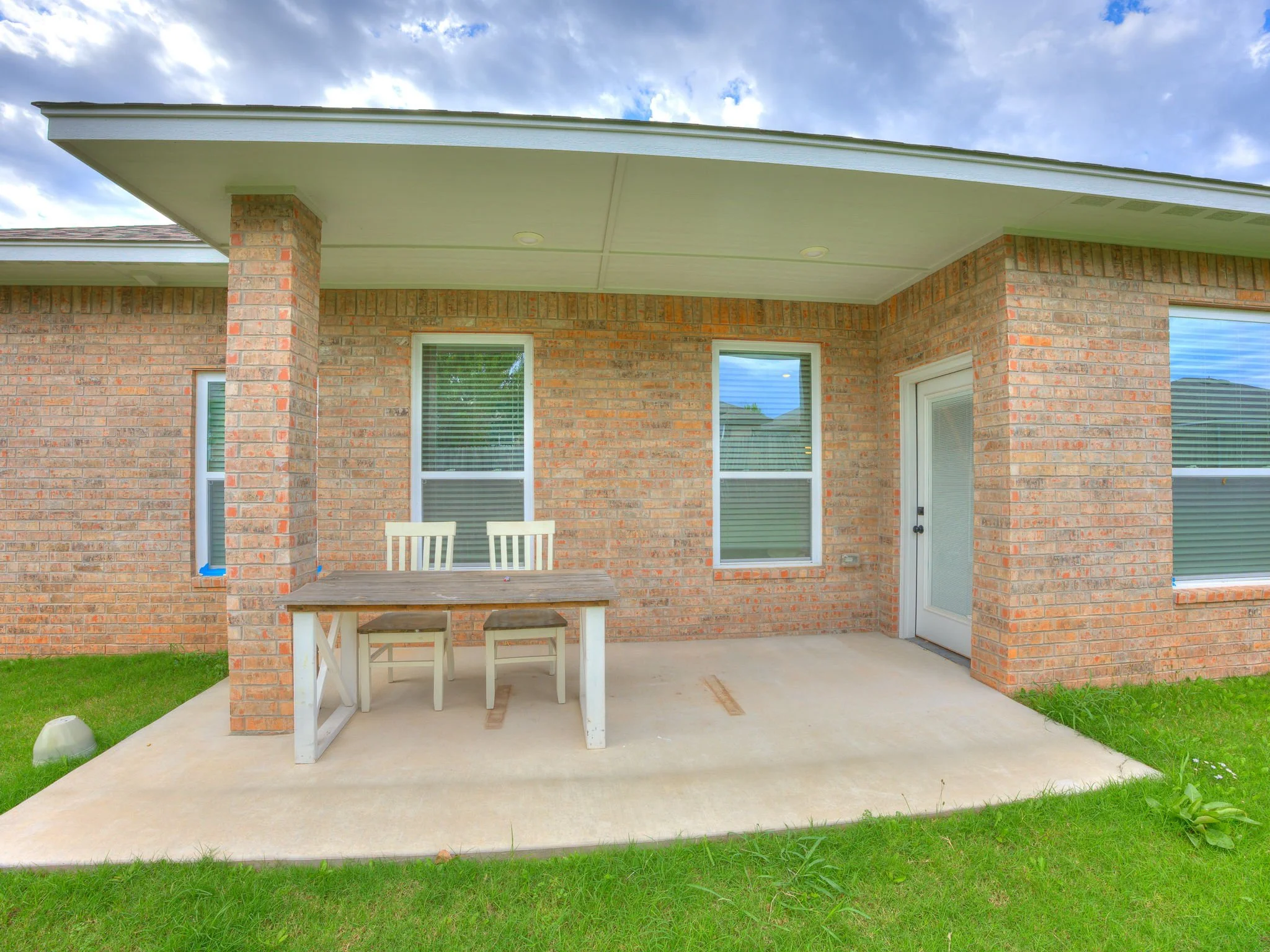 49-web-or-mls-2323 Arcady Ave.jpg