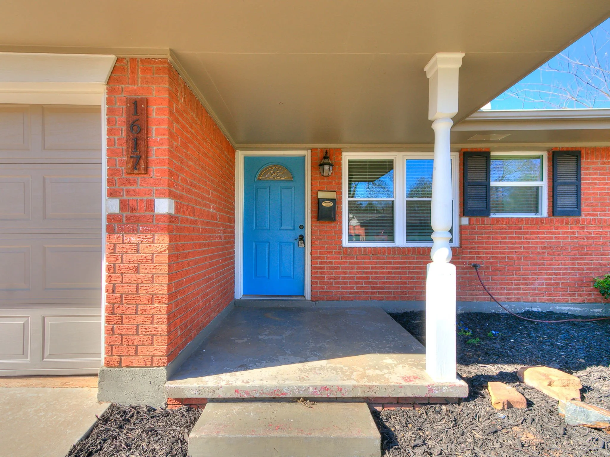 1-web-or-mls-1617 Avondale Dr-2.jpg