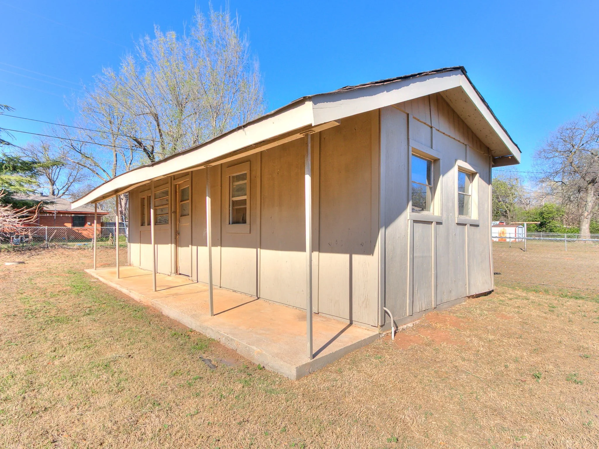 16-web-or-mls-1617 Avondale Dr-17.jpg