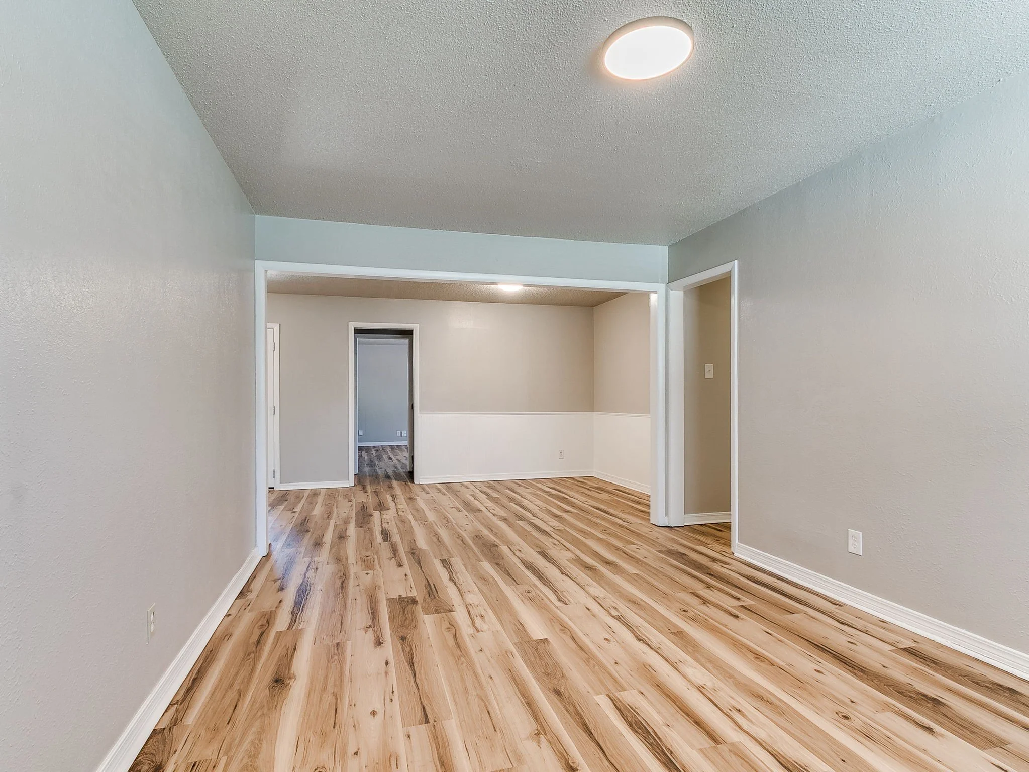 28-web-or-mls-1617 Avondale Dr-29.jpg