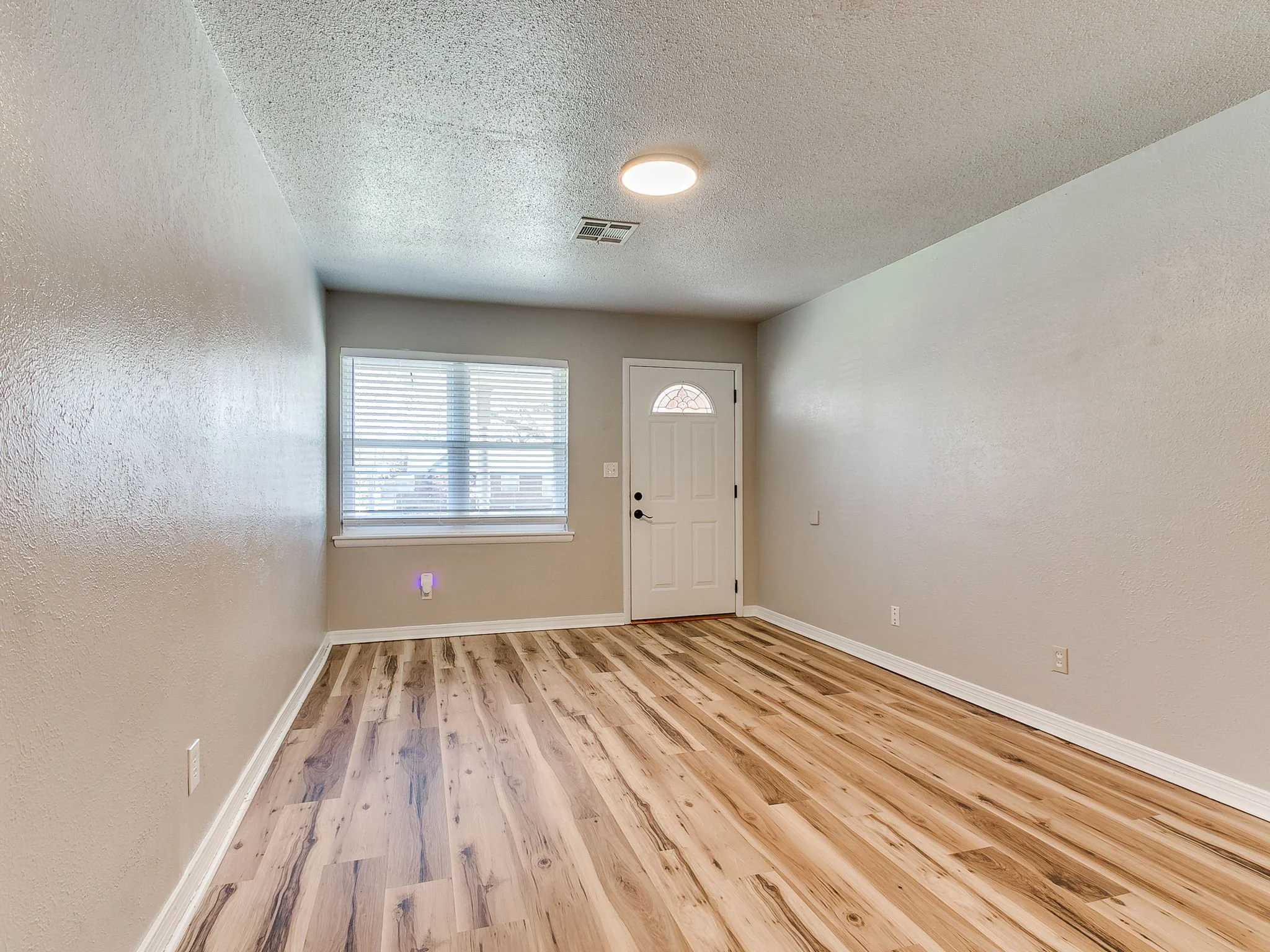 31-web-or-mls-1617 Avondale Dr-32.jpg