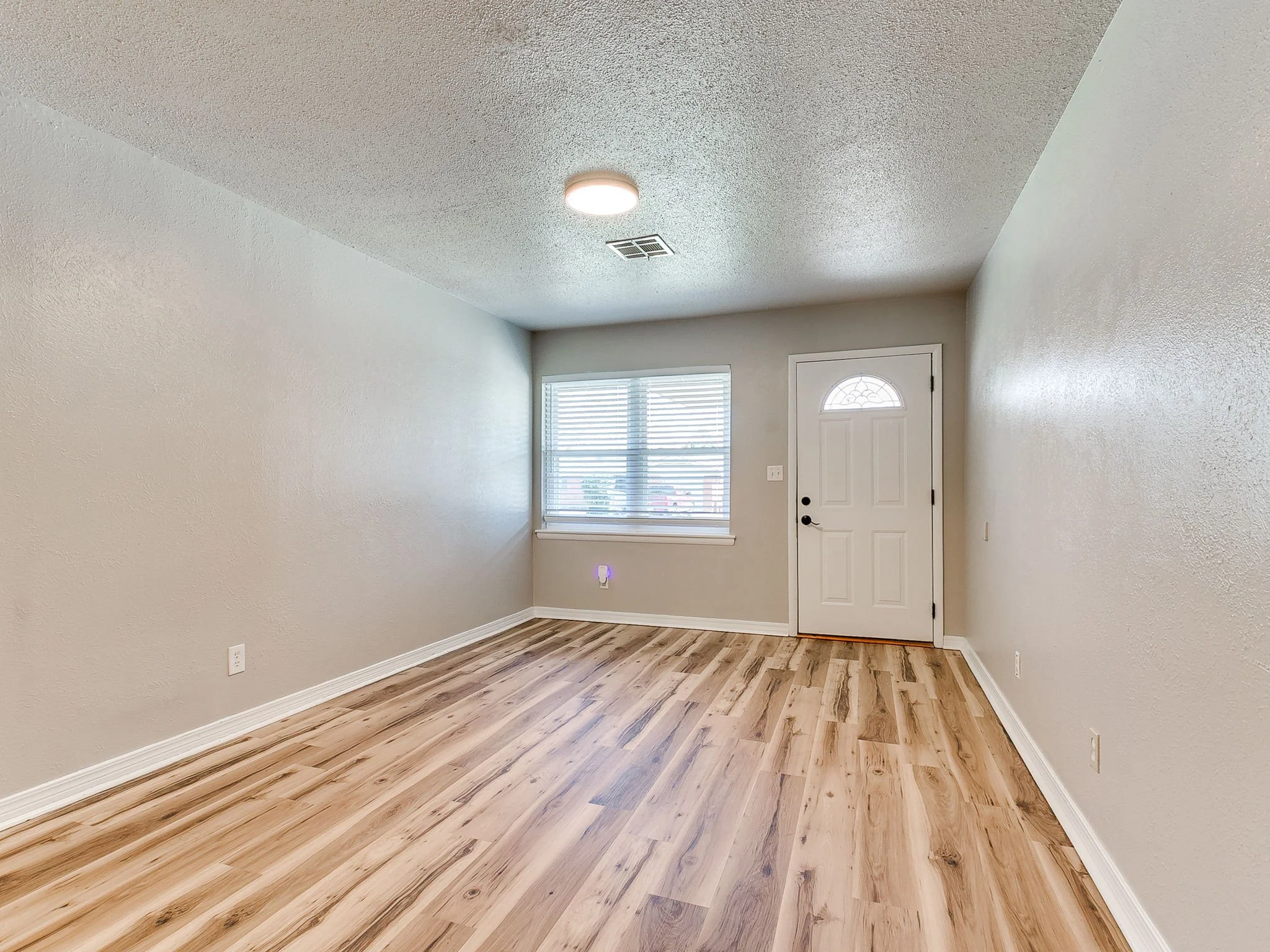 33-web-or-mls-1617 Avondale Dr-34.jpg