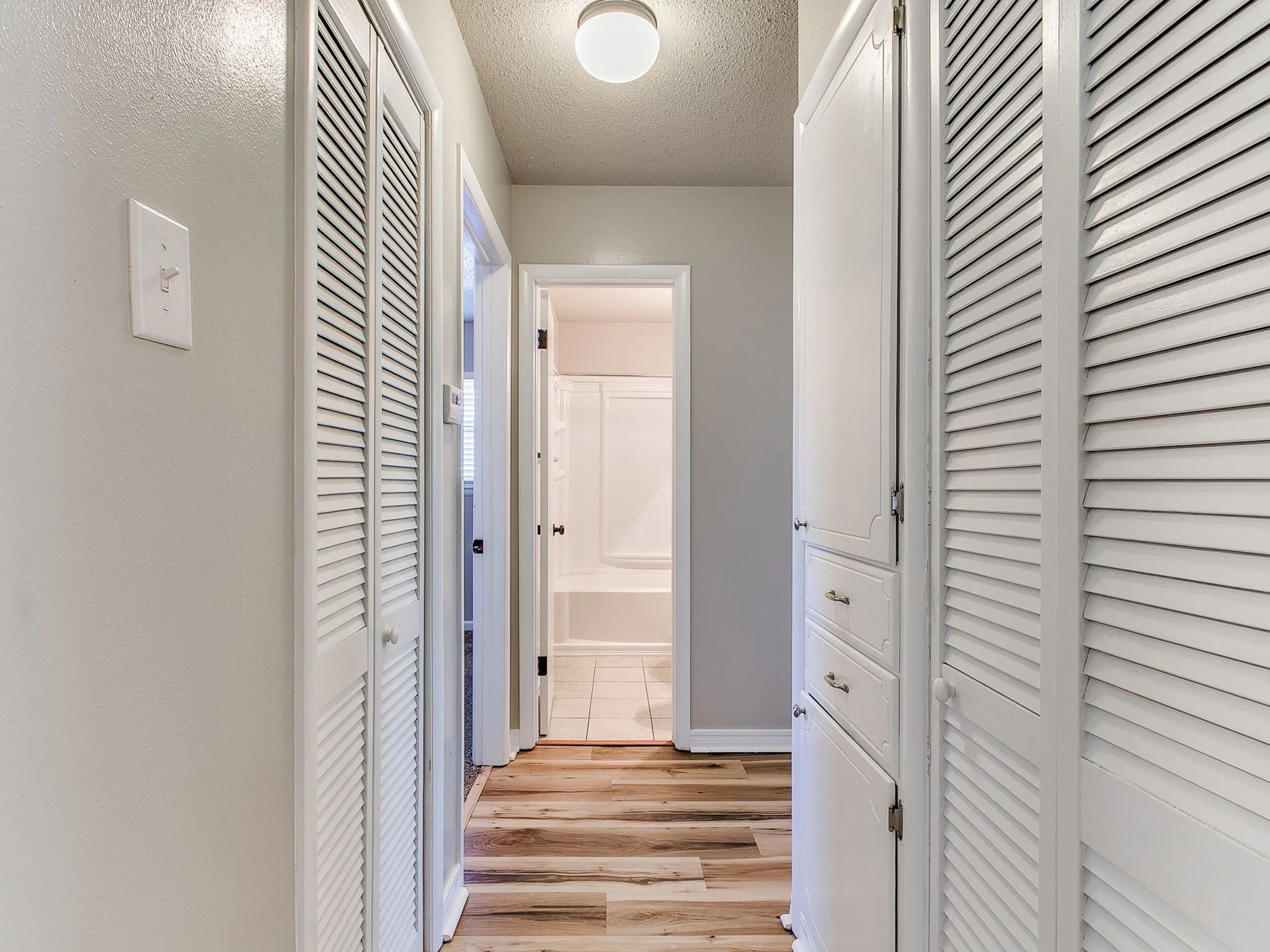 34-web-or-mls-1617 Avondale Dr-35.jpg