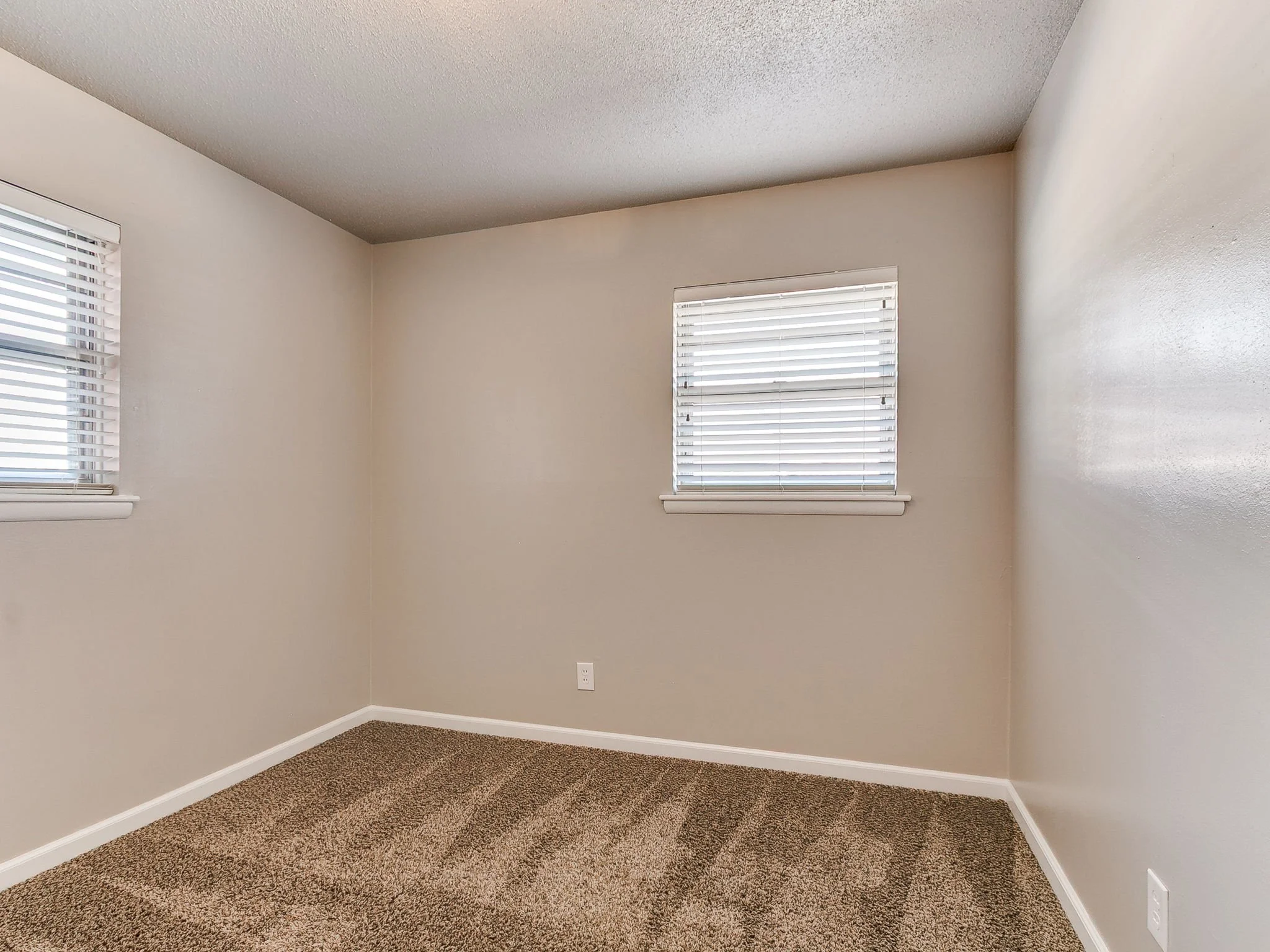 36-web-or-mls-1617 Avondale Dr-37.jpg