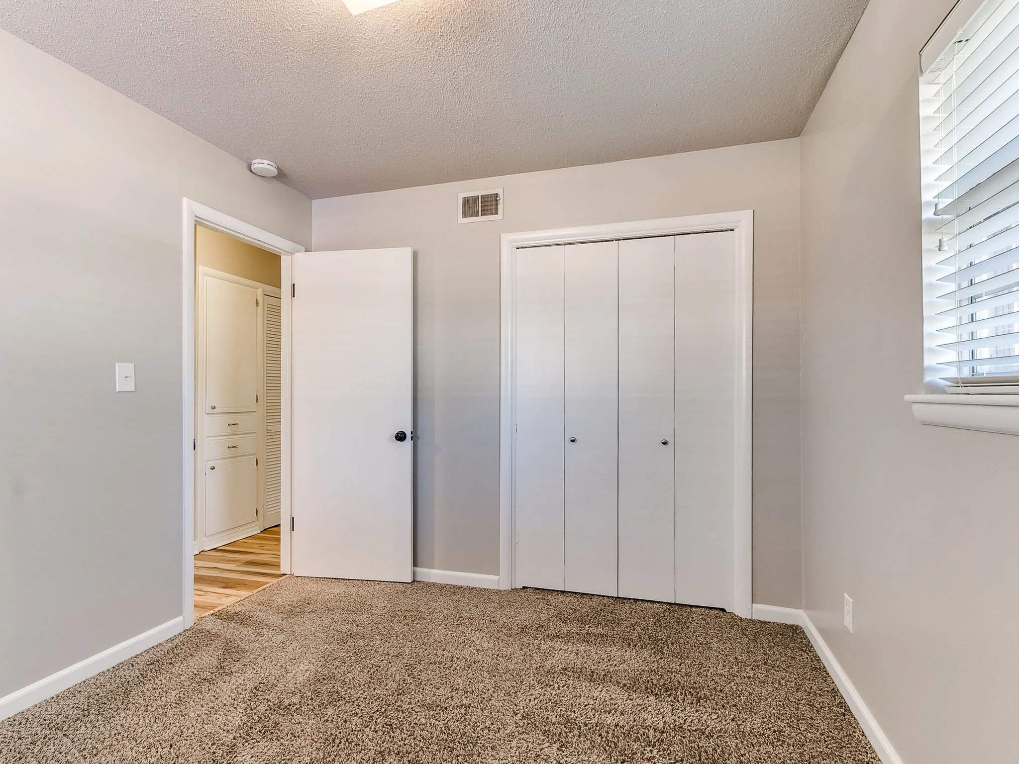 37-web-or-mls-1617 Avondale Dr-38.jpg