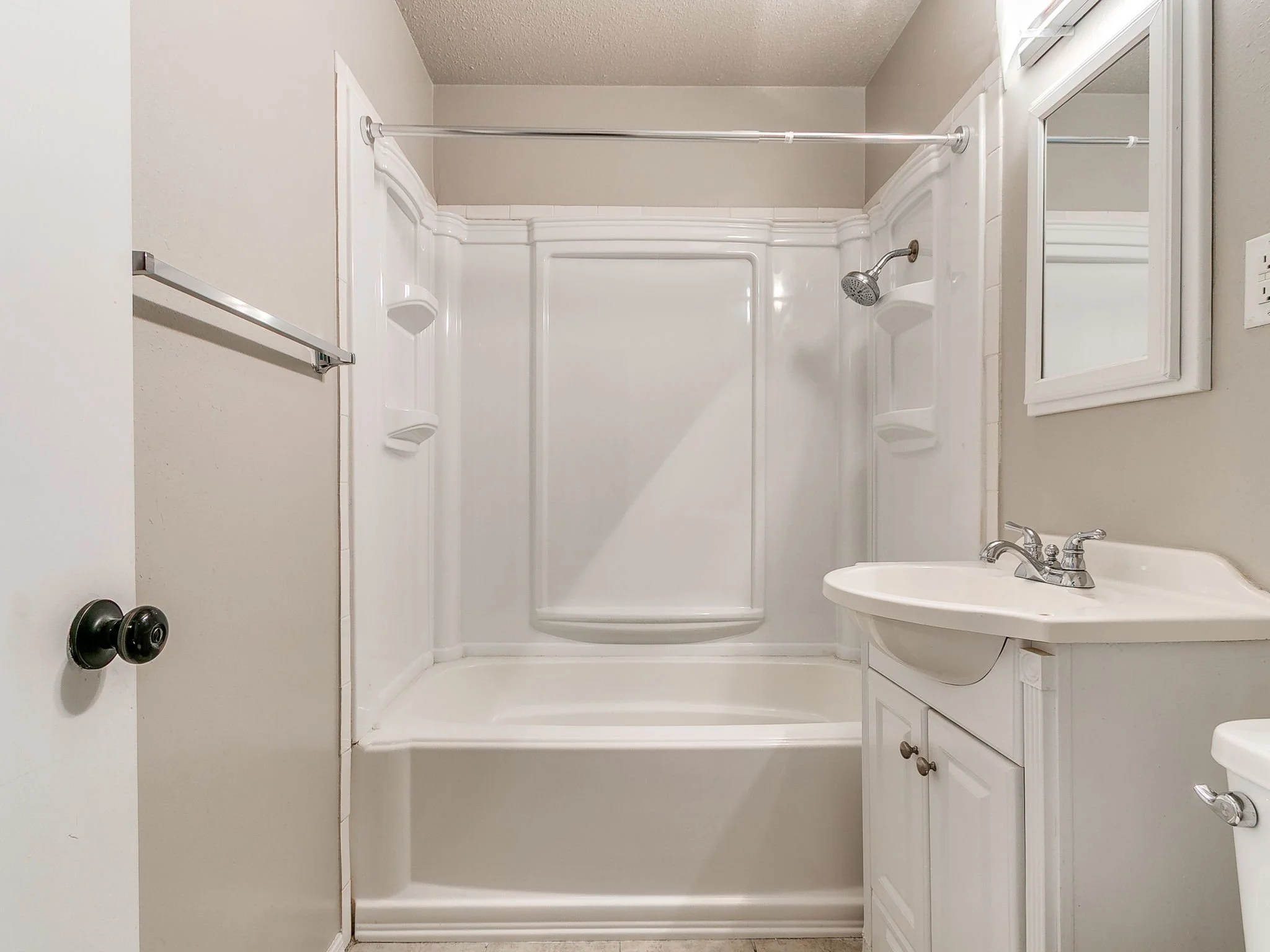 39-web-or-mls-1617 Avondale Dr-40.jpg