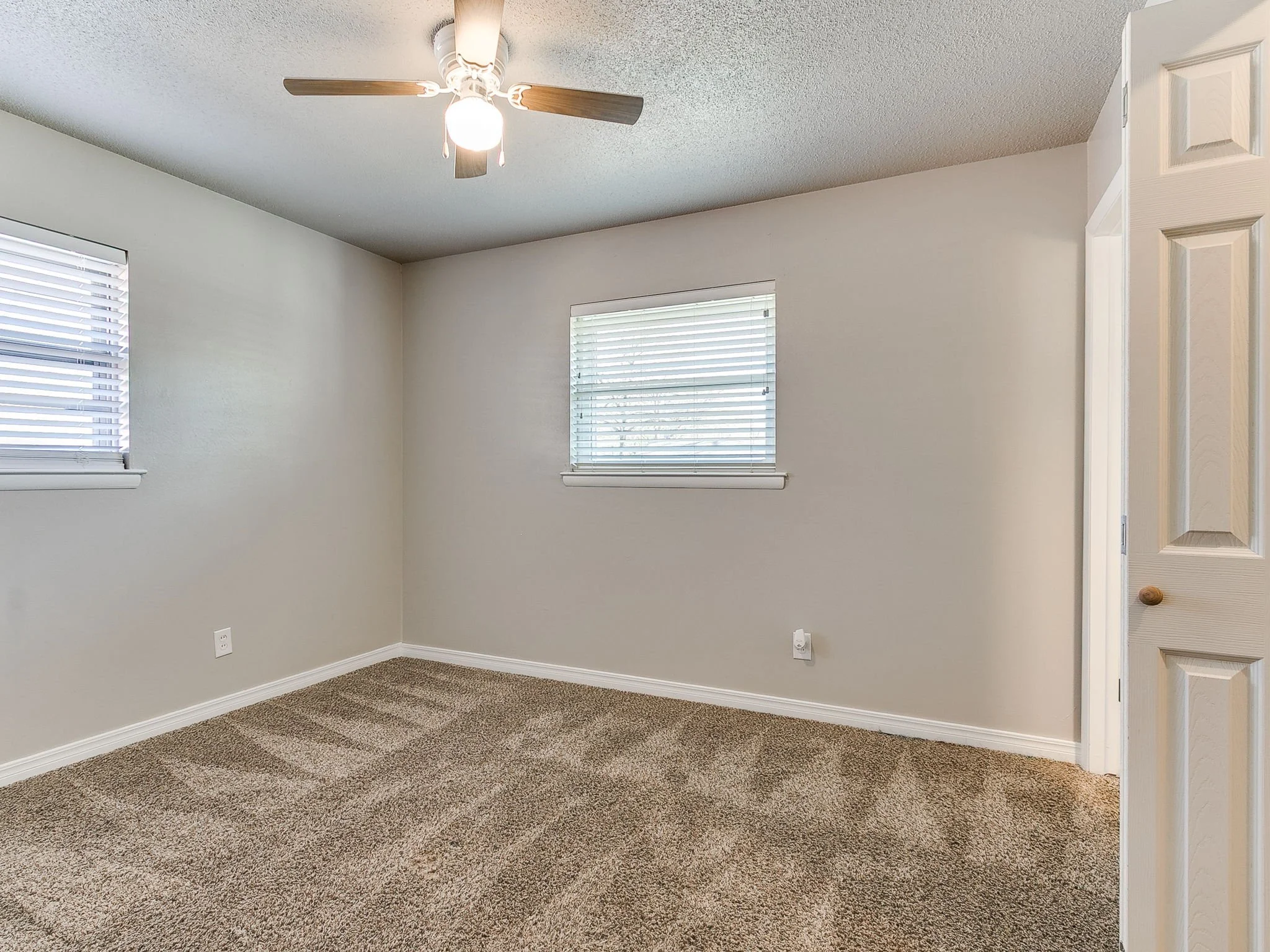 41-web-or-mls-1617 Avondale Dr-42.jpg