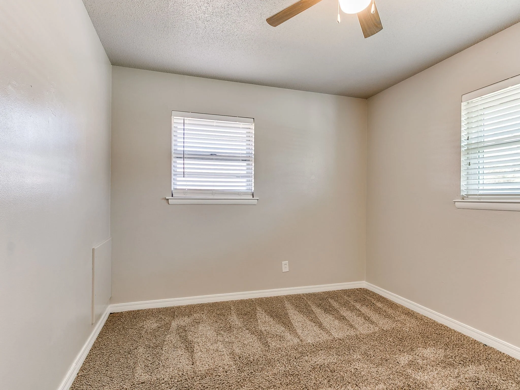 42-web-or-mls-1617 Avondale Dr-43.jpg