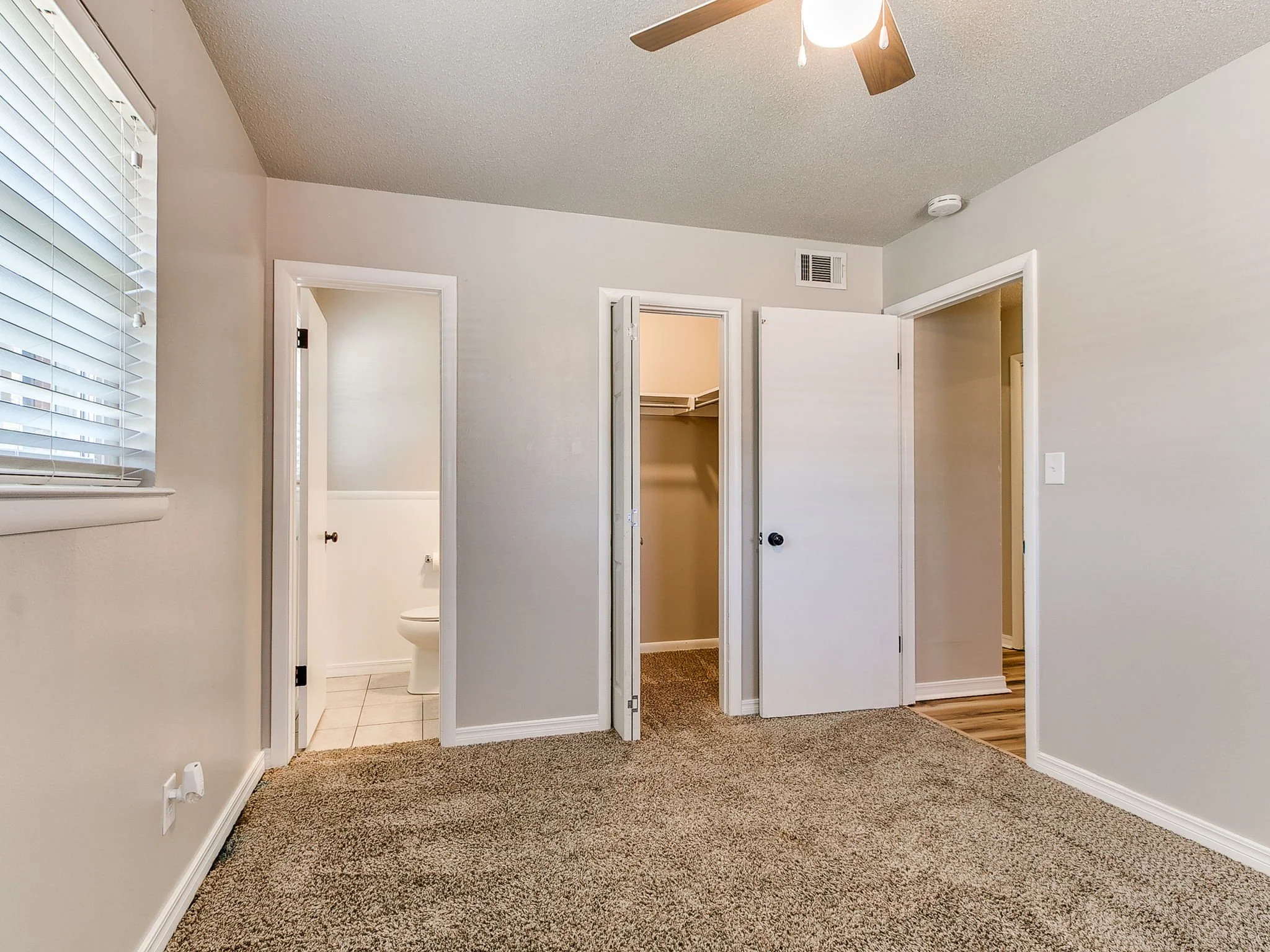 44-web-or-mls-1617 Avondale Dr-45.jpg