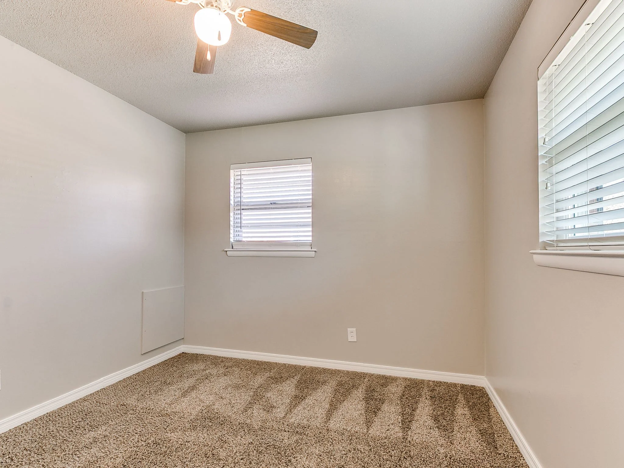 45-web-or-mls-1617 Avondale Dr-46.jpg