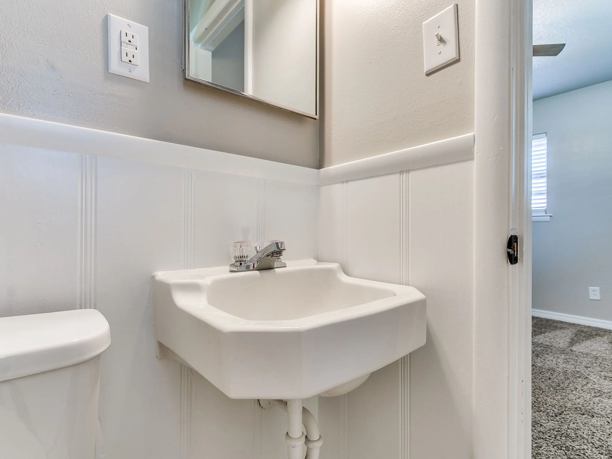 49-web-or-mls-1617 Avondale Dr-50.jpg