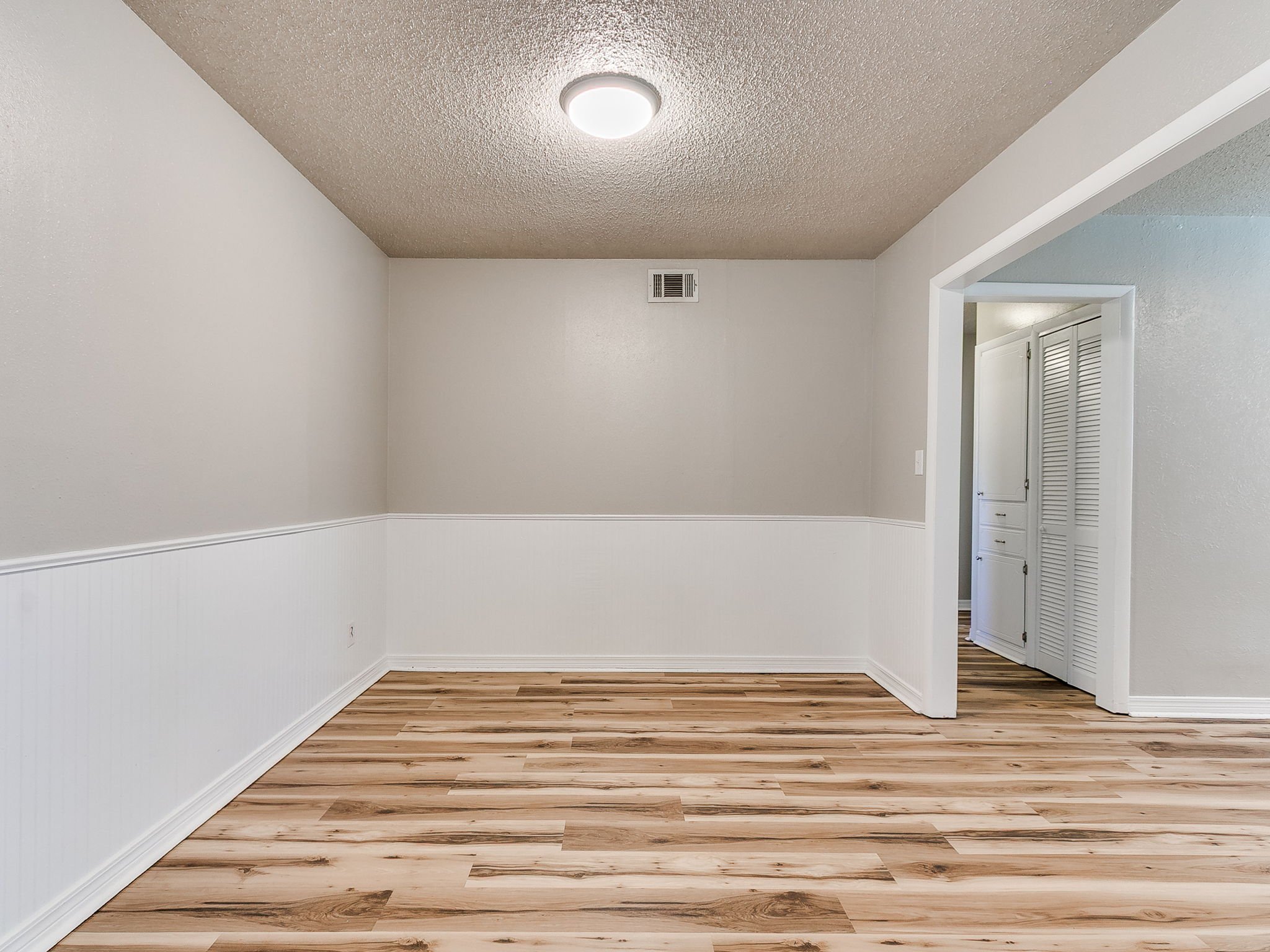 51-web-or-mls-1617 Avondale Dr-52.jpg