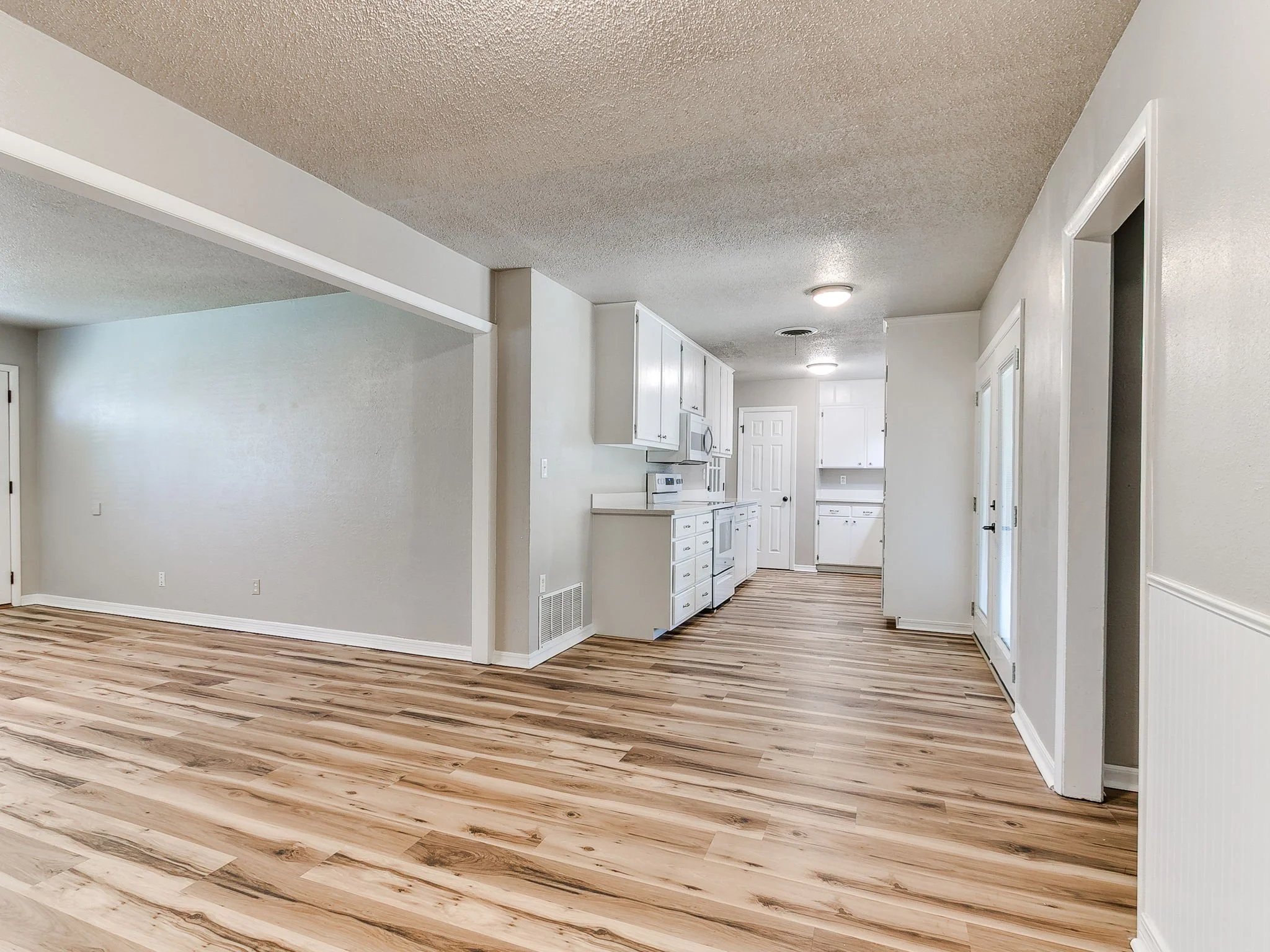 52-web-or-mls-1617 Avondale Dr-53.jpg