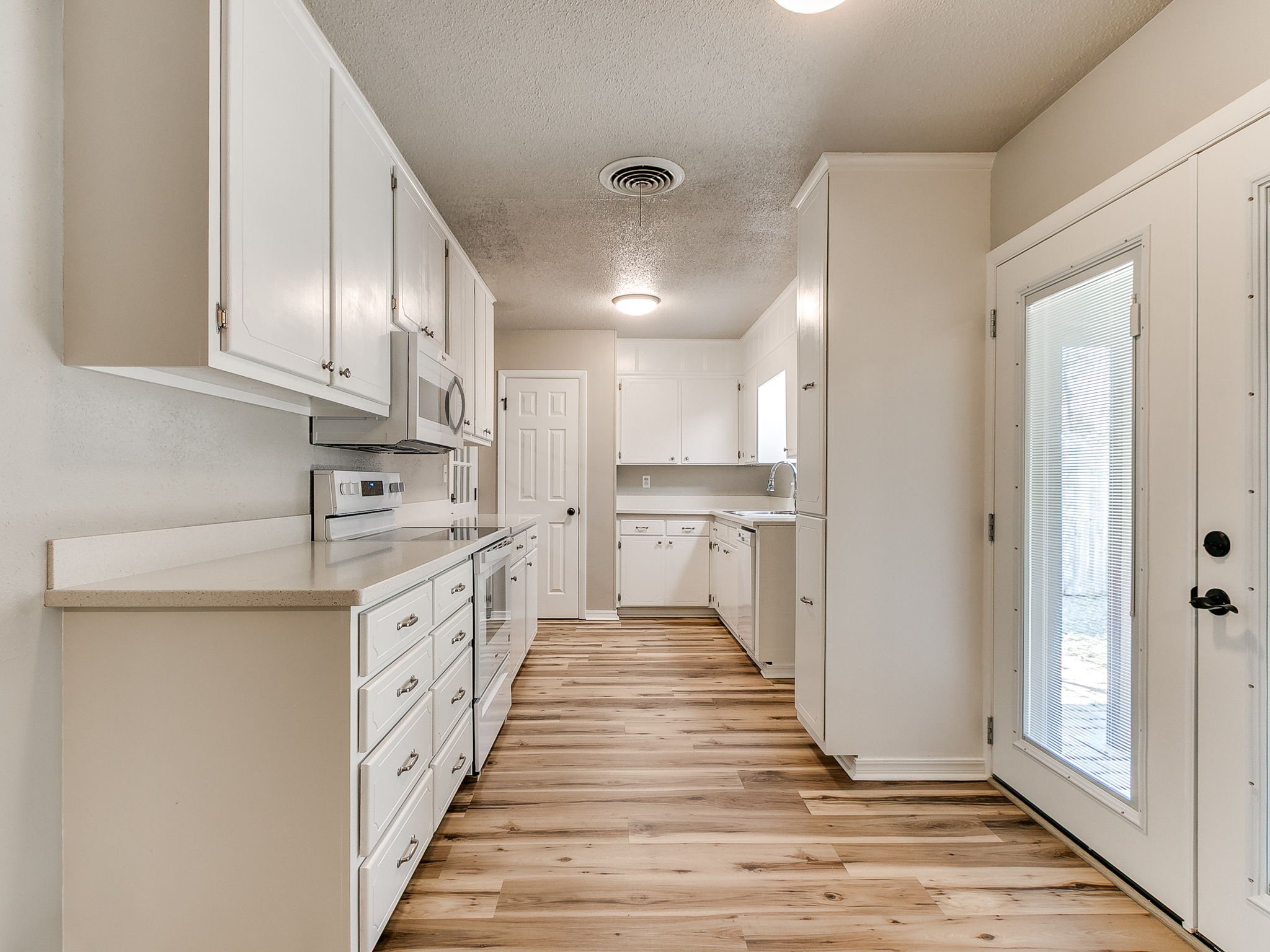 55-web-or-mls-1617 Avondale Dr-56.jpg