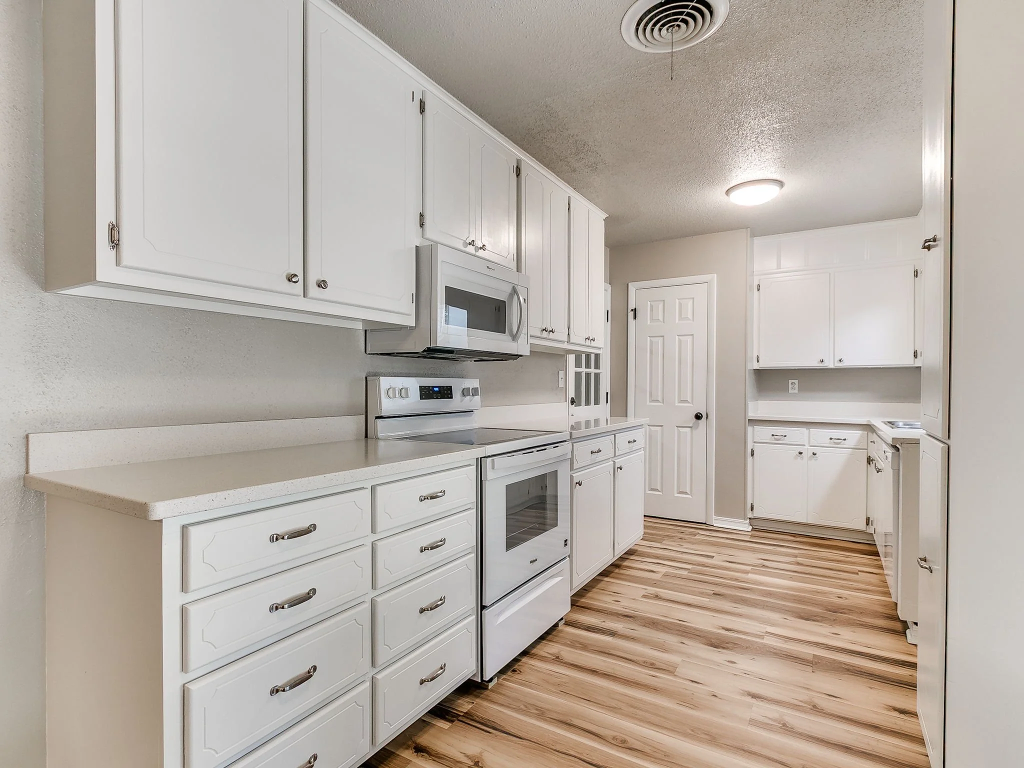 56-web-or-mls-1617 Avondale Dr-57.jpg