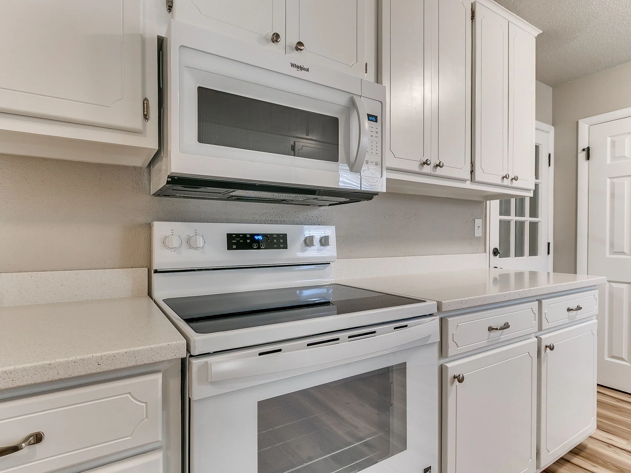 58-web-or-mls-1617 Avondale Dr-59.jpg