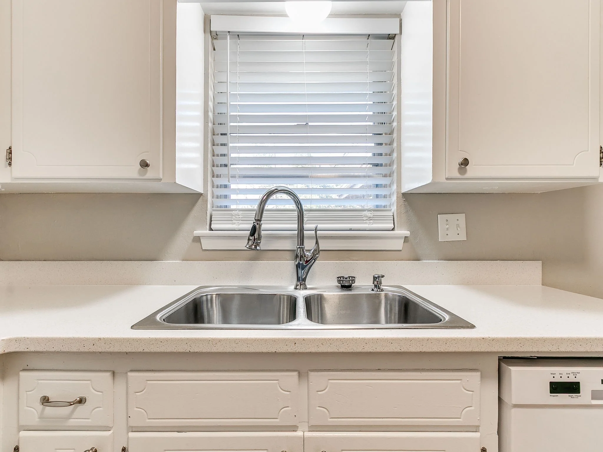 60-web-or-mls-1617 Avondale Dr-61.jpg