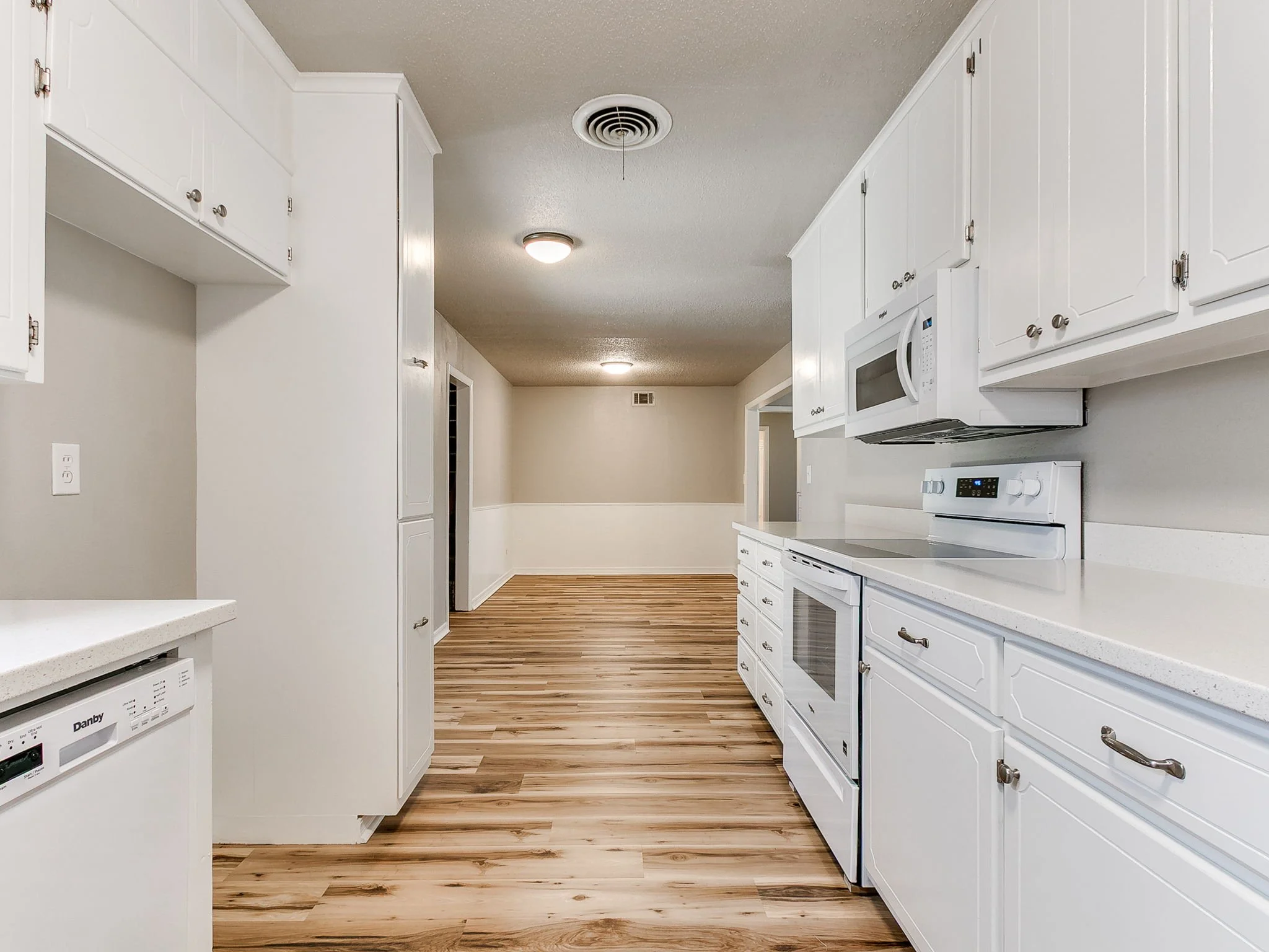 62-web-or-mls-1617 Avondale Dr-63.jpg