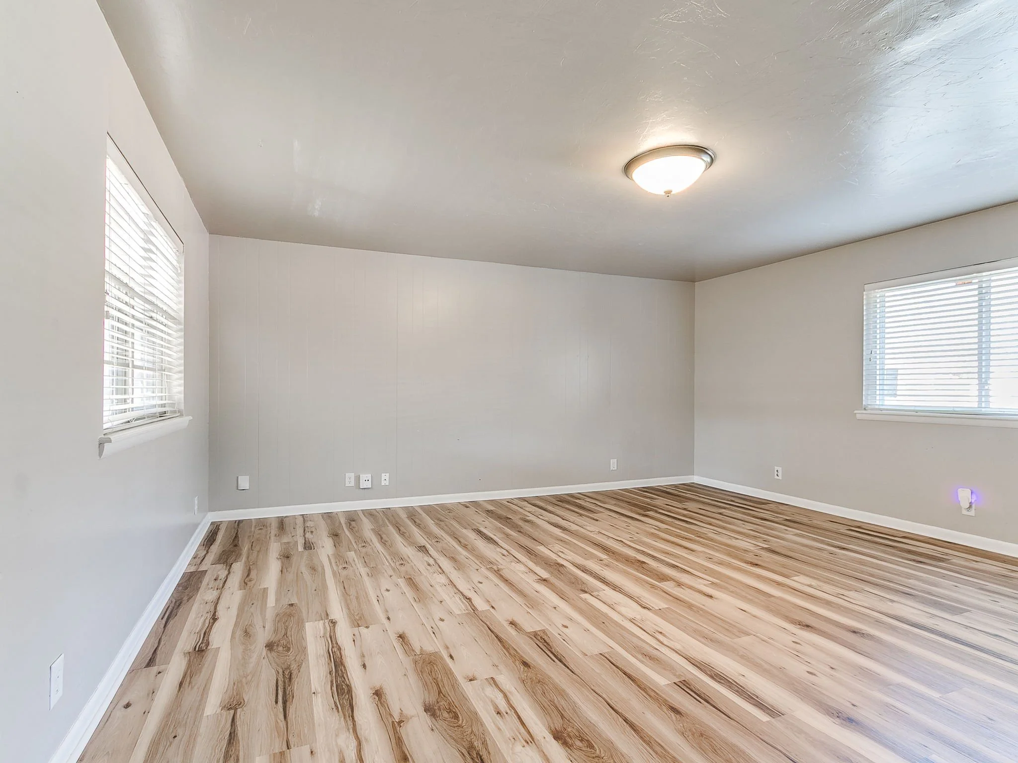 64-web-or-mls-1617 Avondale Dr-65.jpg