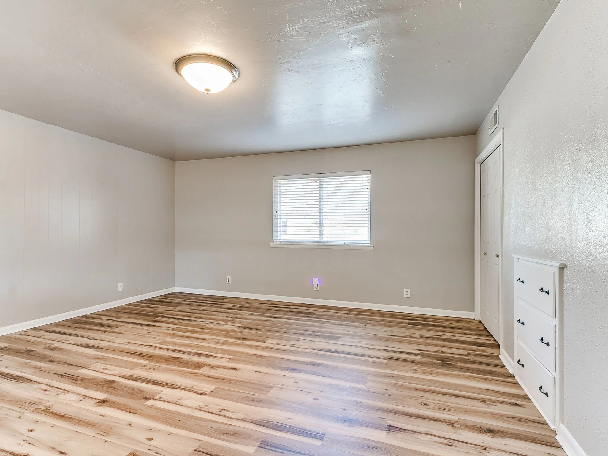 65-web-or-mls-1617 Avondale Dr-66.jpg