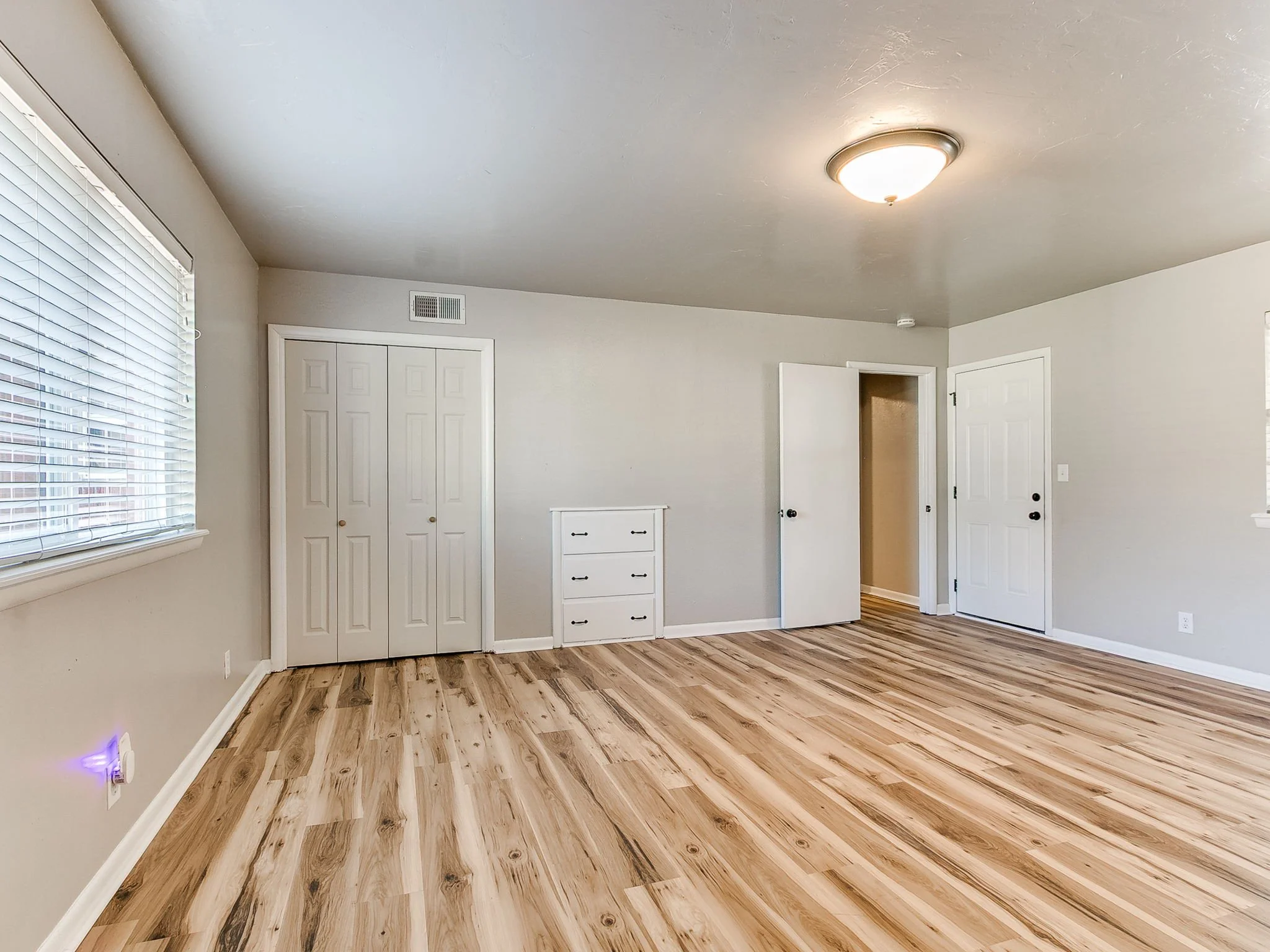 67-web-or-mls-1617 Avondale Dr-68.jpg