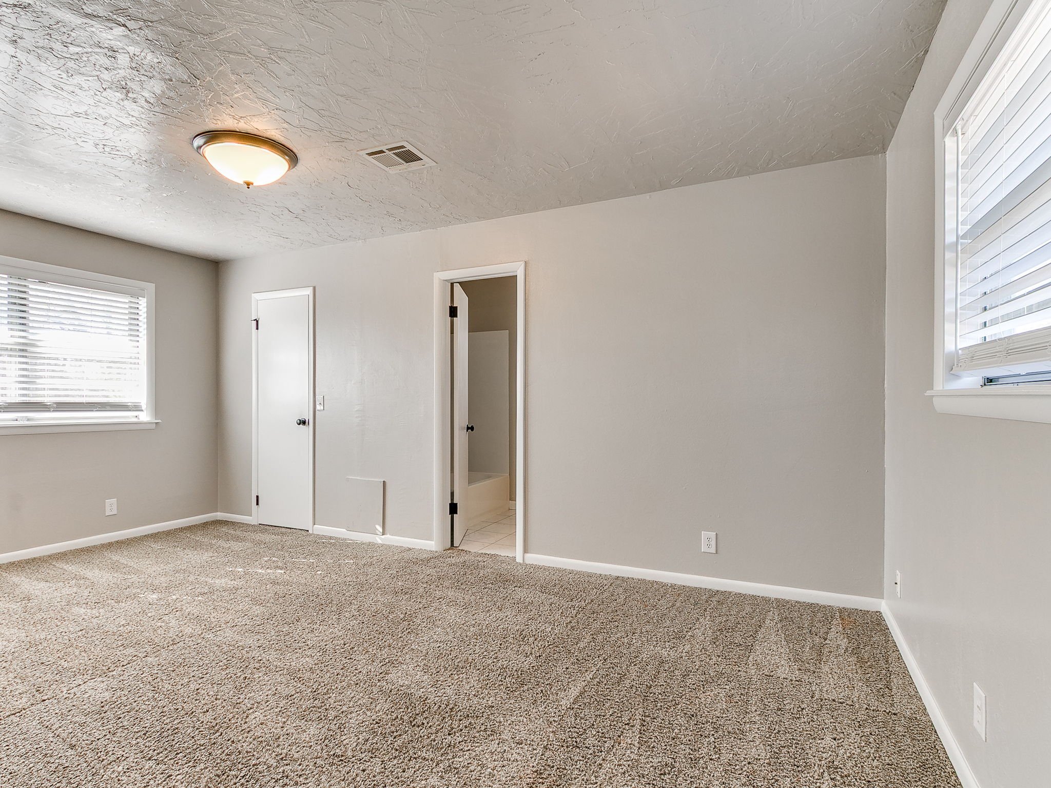 70-web-or-mls-1617 Avondale Dr-71.jpg