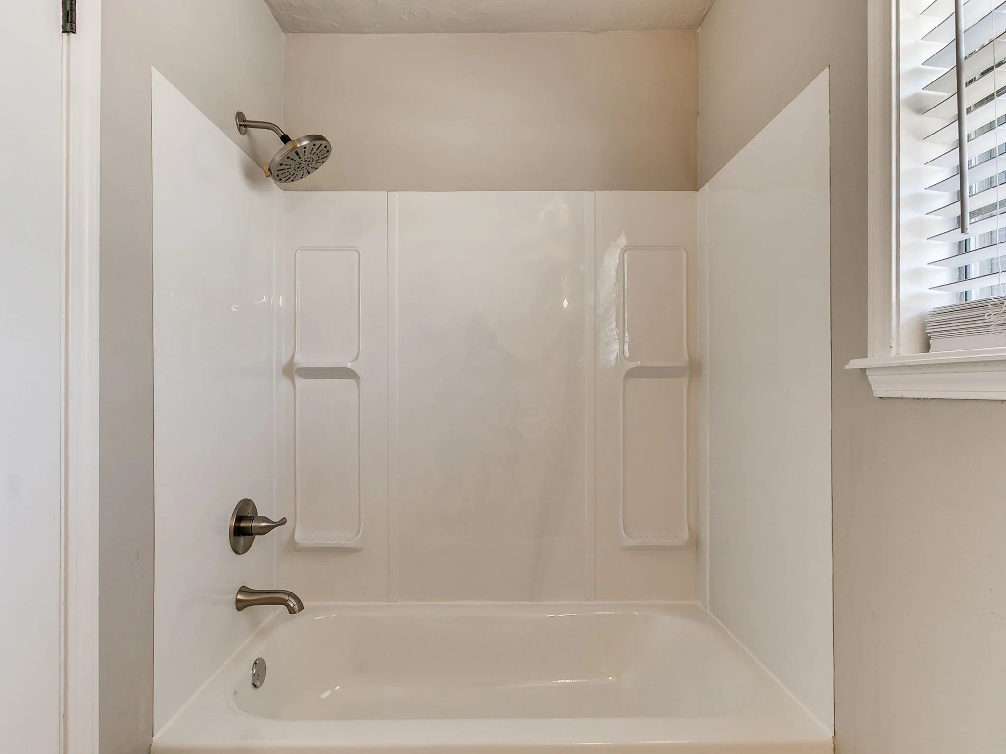 79-web-or-mls-1617 Avondale Dr-80.jpg