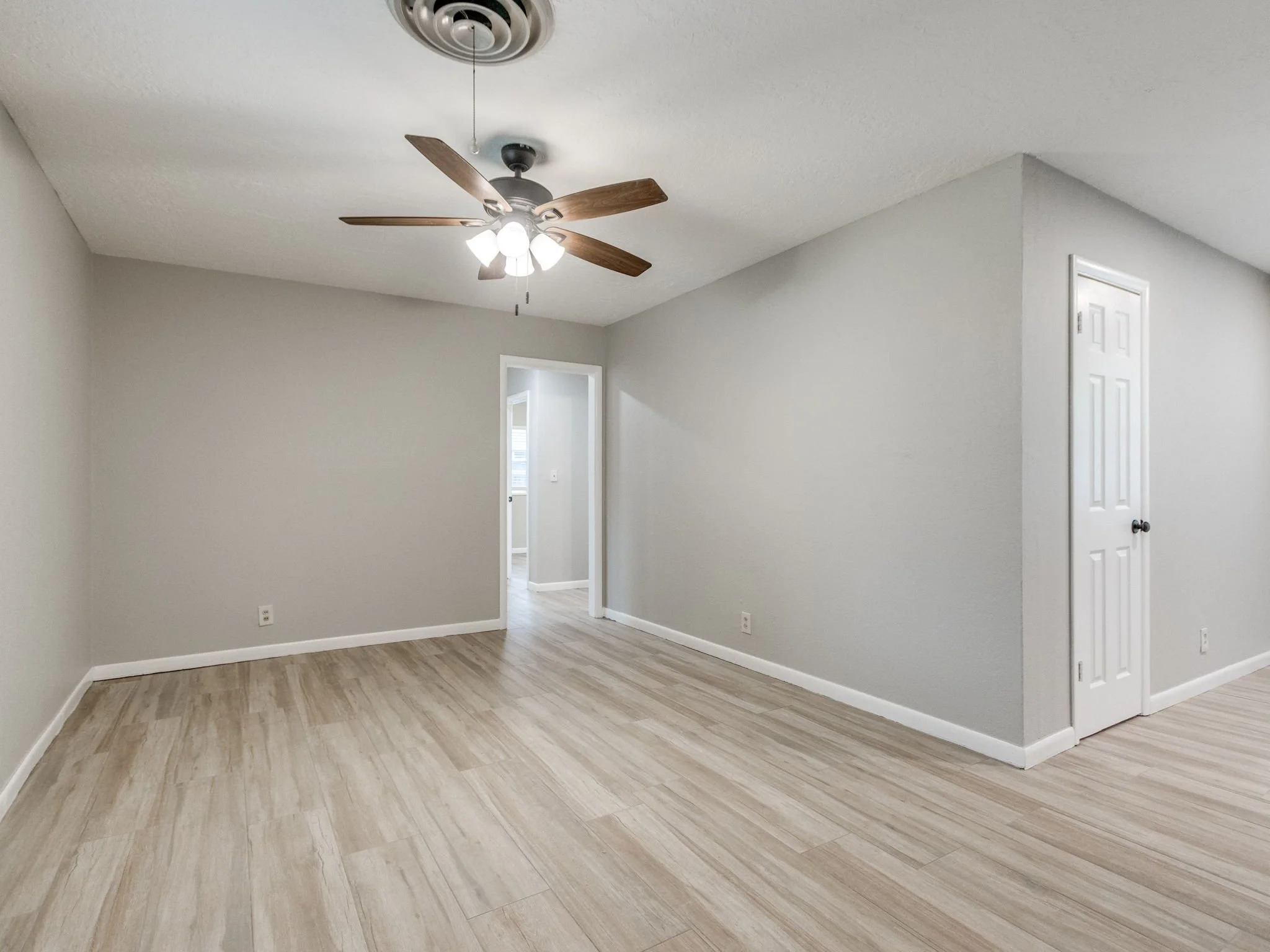 13-web-or-mls-1612 Cherry Stone St-13.jpg