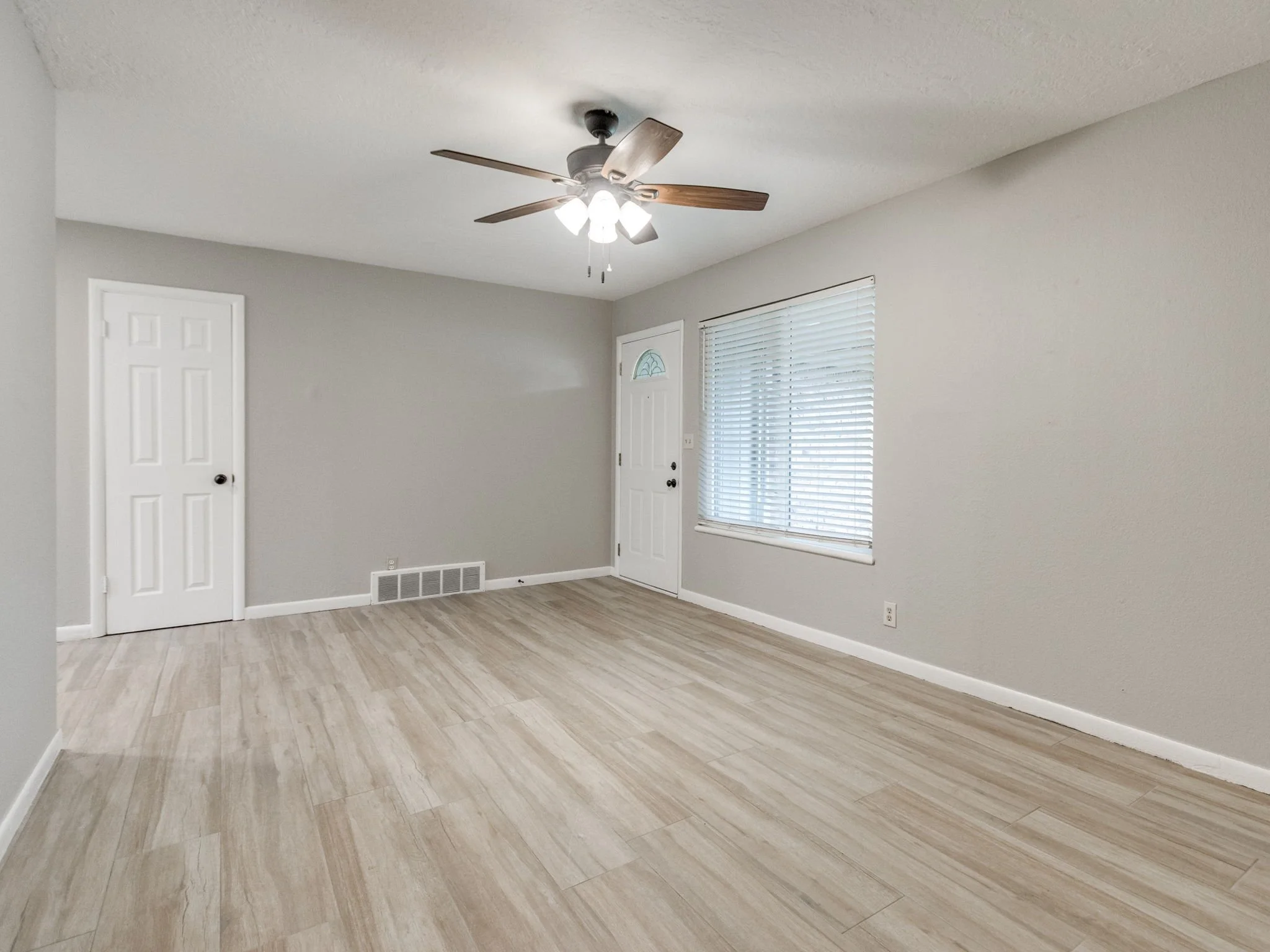 15-web-or-mls-1612 Cherry Stone St-15.jpg