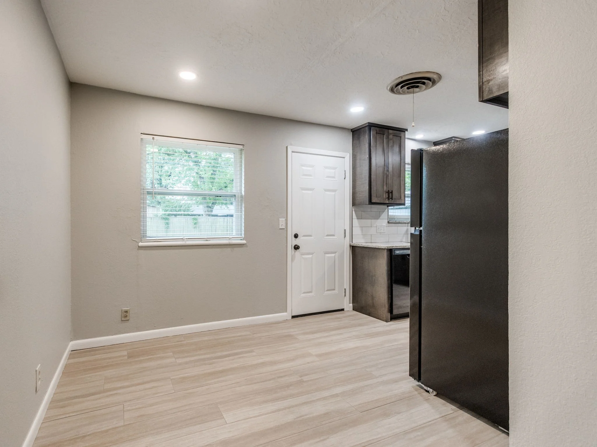 16-web-or-mls-1612 Cherry Stone St-16.jpg