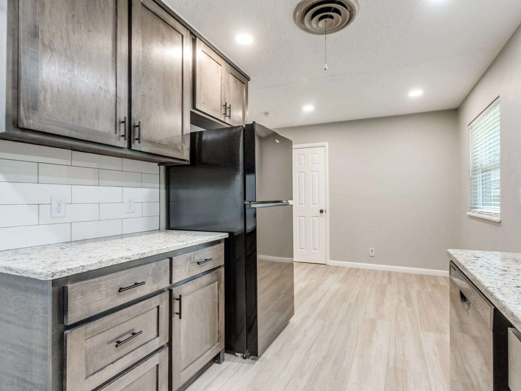 23-web-or-mls-1612 Cherry Stone St-23.jpg
