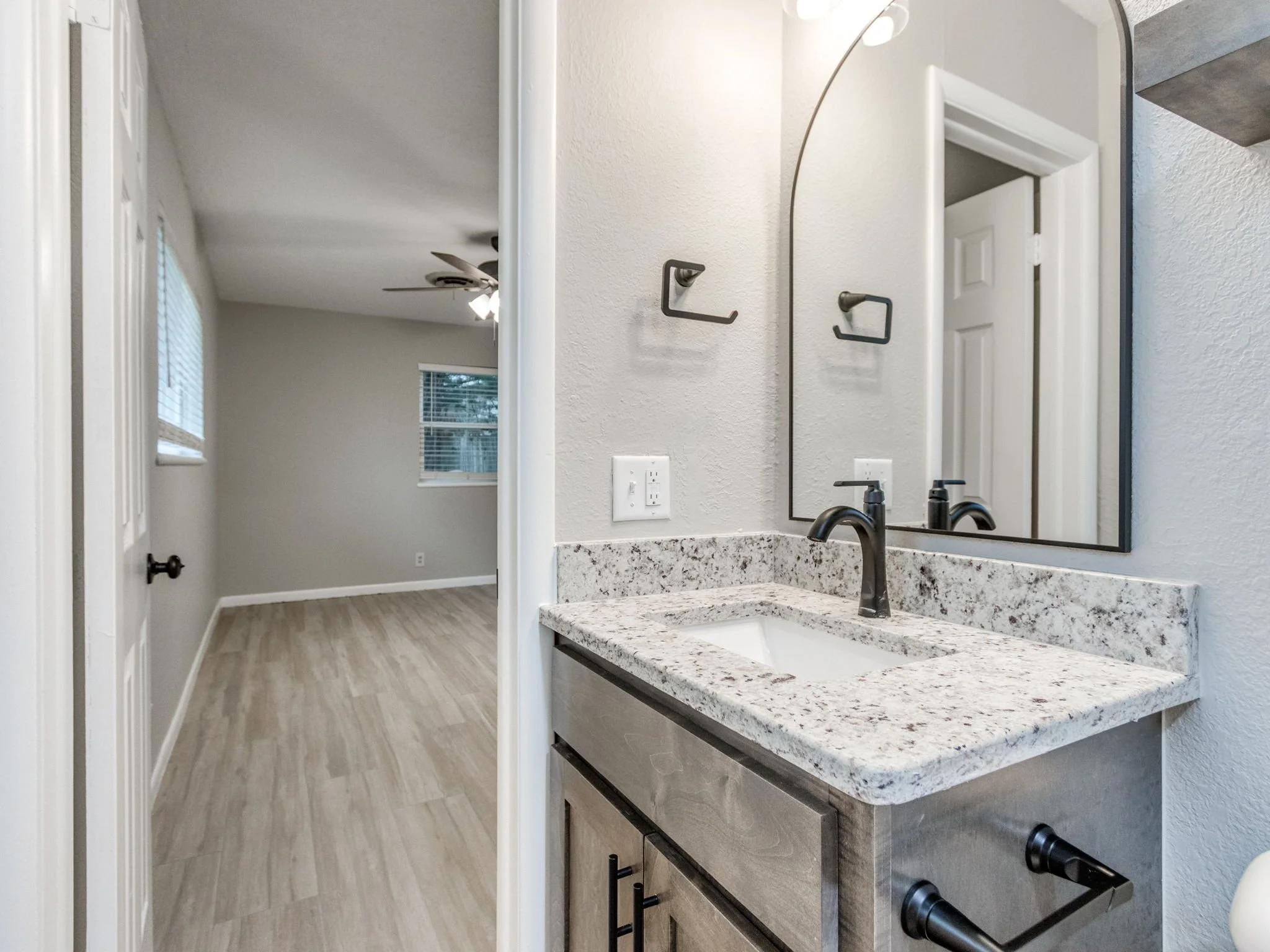 41-web-or-mls-1612 Cherry Stone St-41.jpg