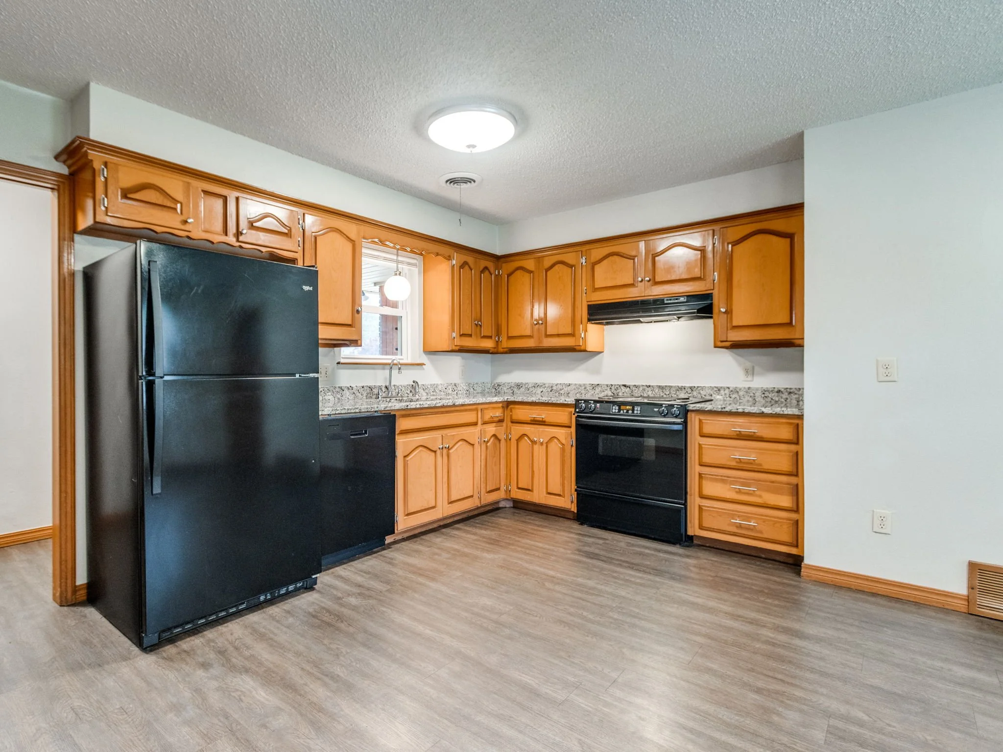 16-web-or-mls-1639 Westbrooke Terrace-16.jpg