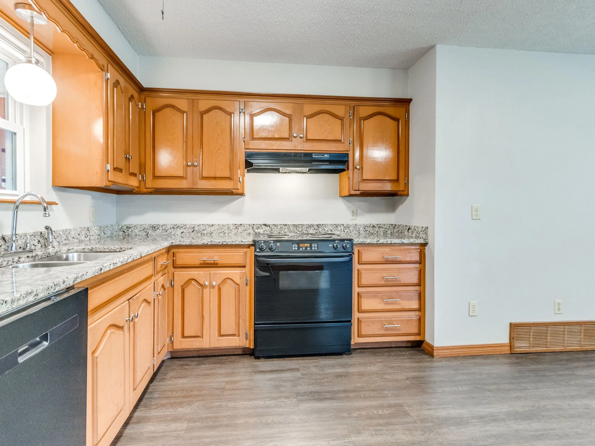 19-web-or-mls-1639 Westbrooke Terrace-19.jpg