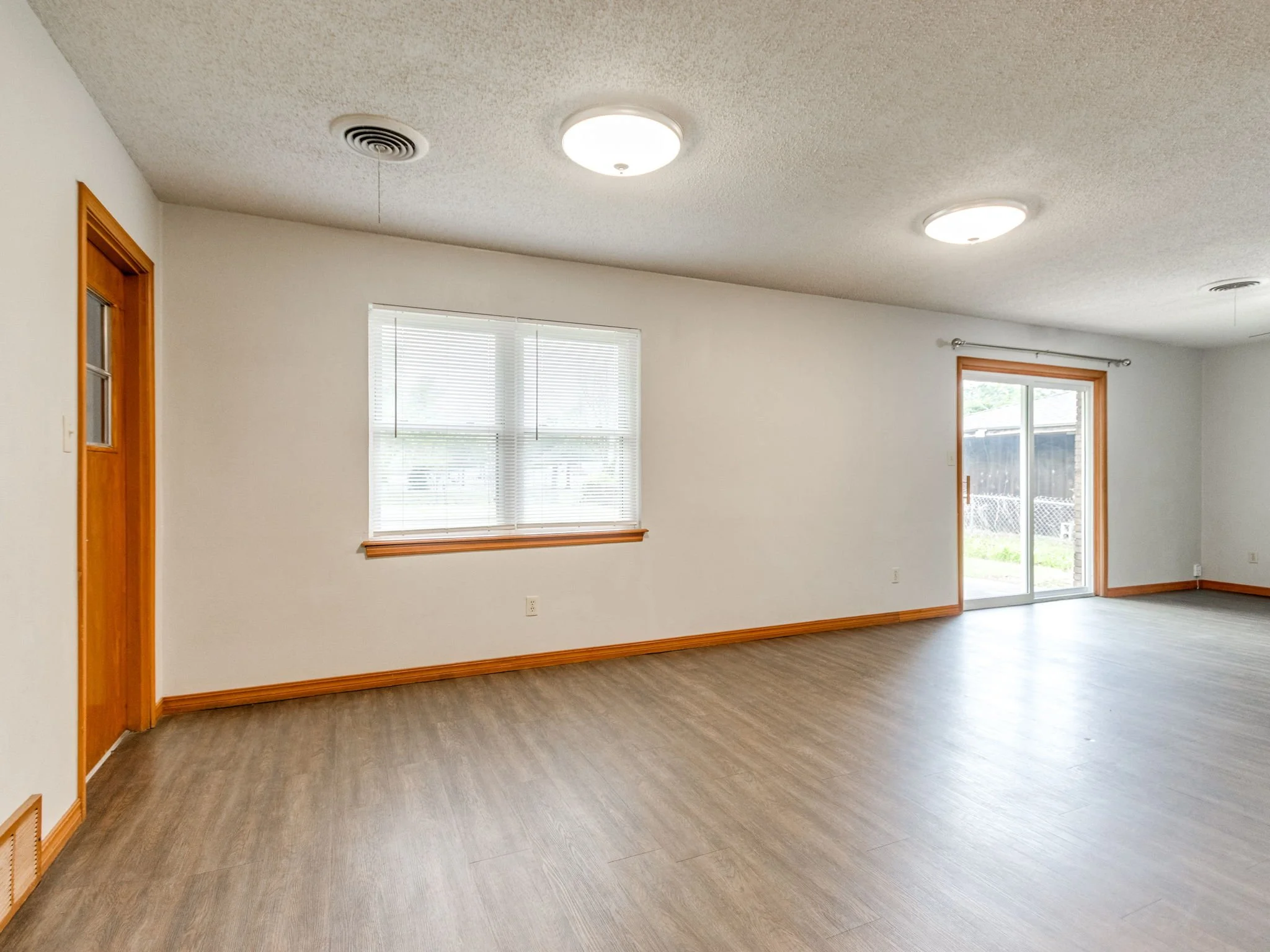 22-web-or-mls-1639 Westbrooke Terrace-22.jpg