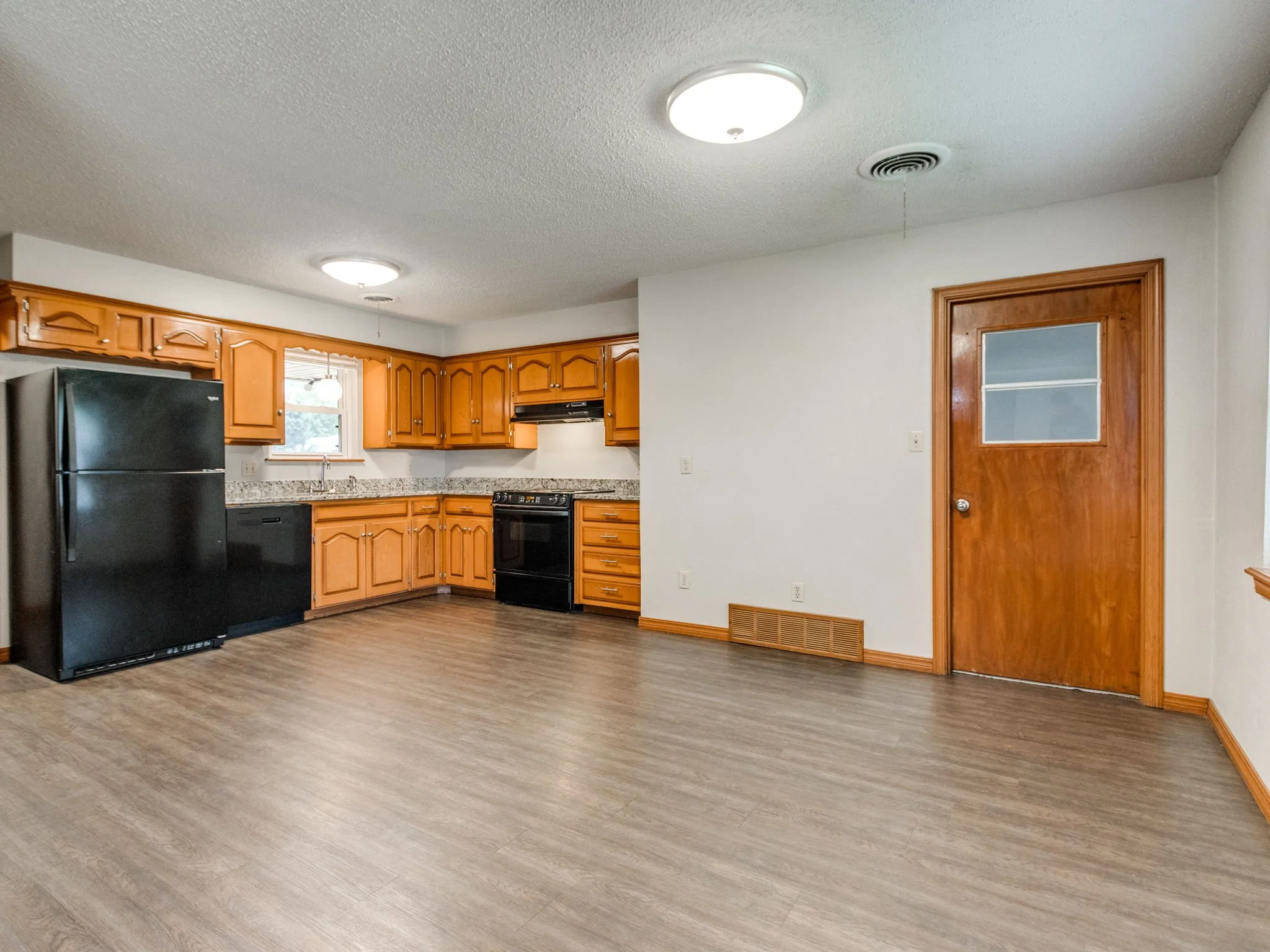 24-web-or-mls-1639 Westbrooke Terrace-24.jpg