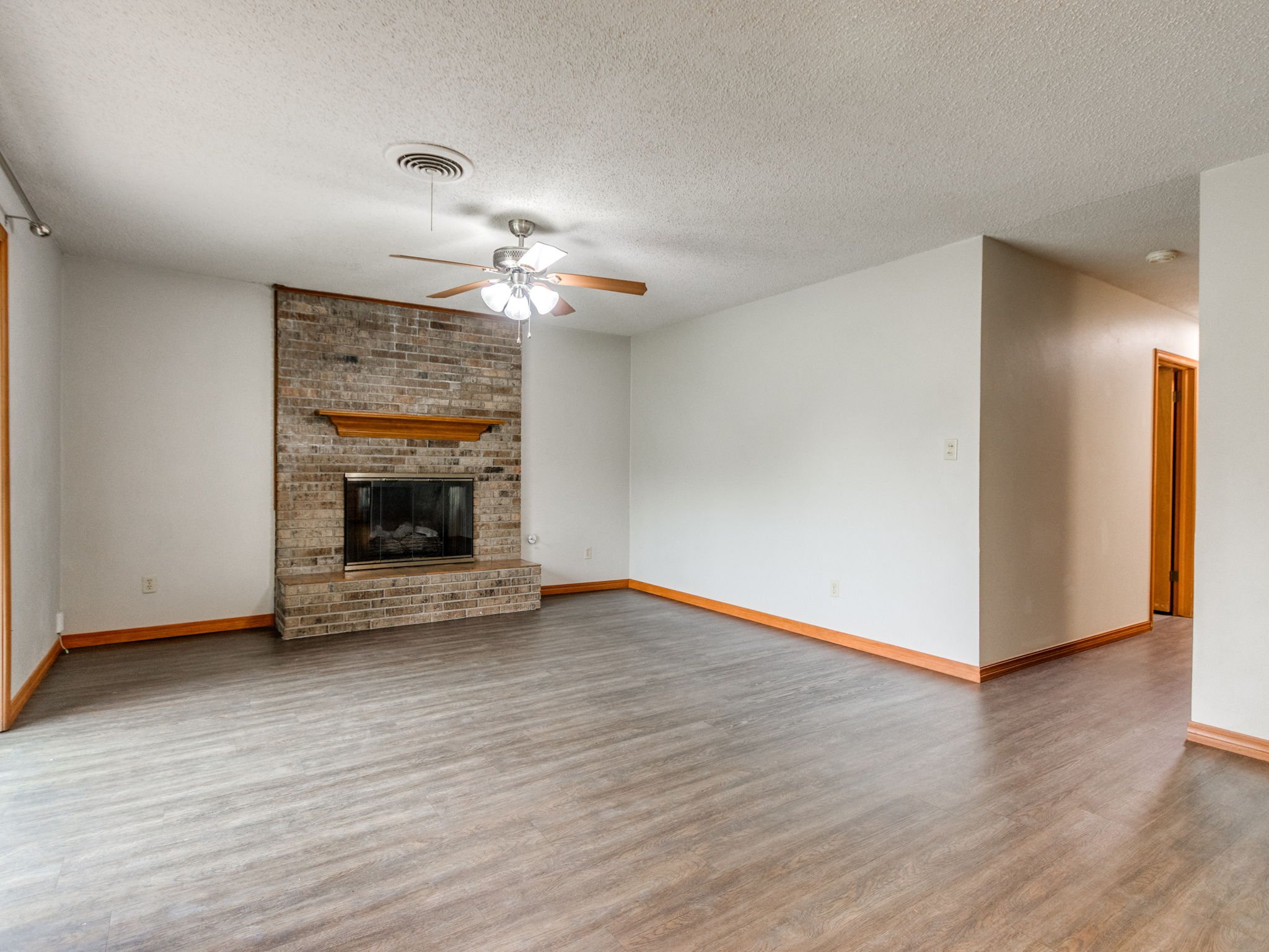 26-web-or-mls-1639 Westbrooke Terrace-26.jpg