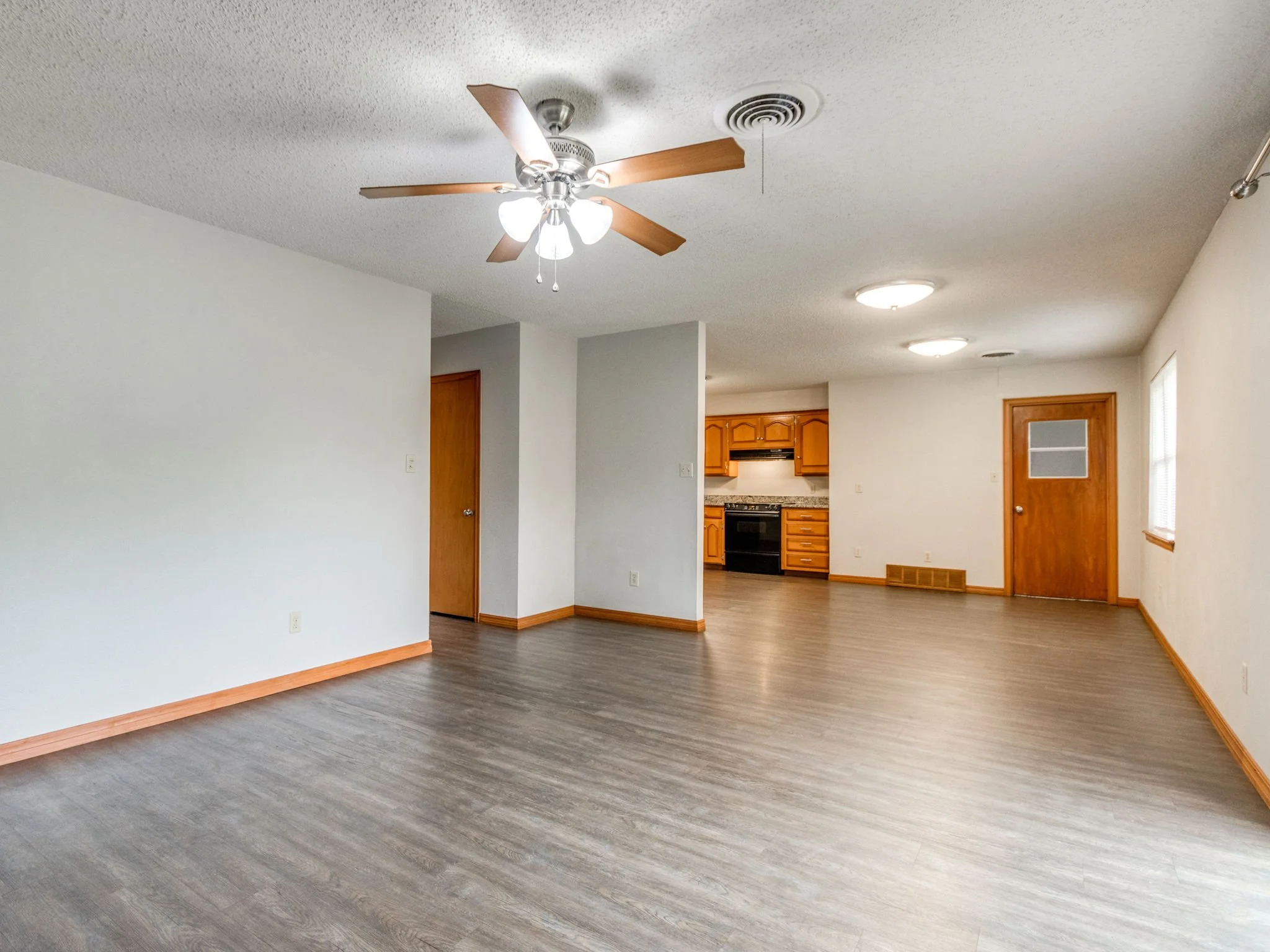 28-web-or-mls-1639 Westbrooke Terrace-28.jpg