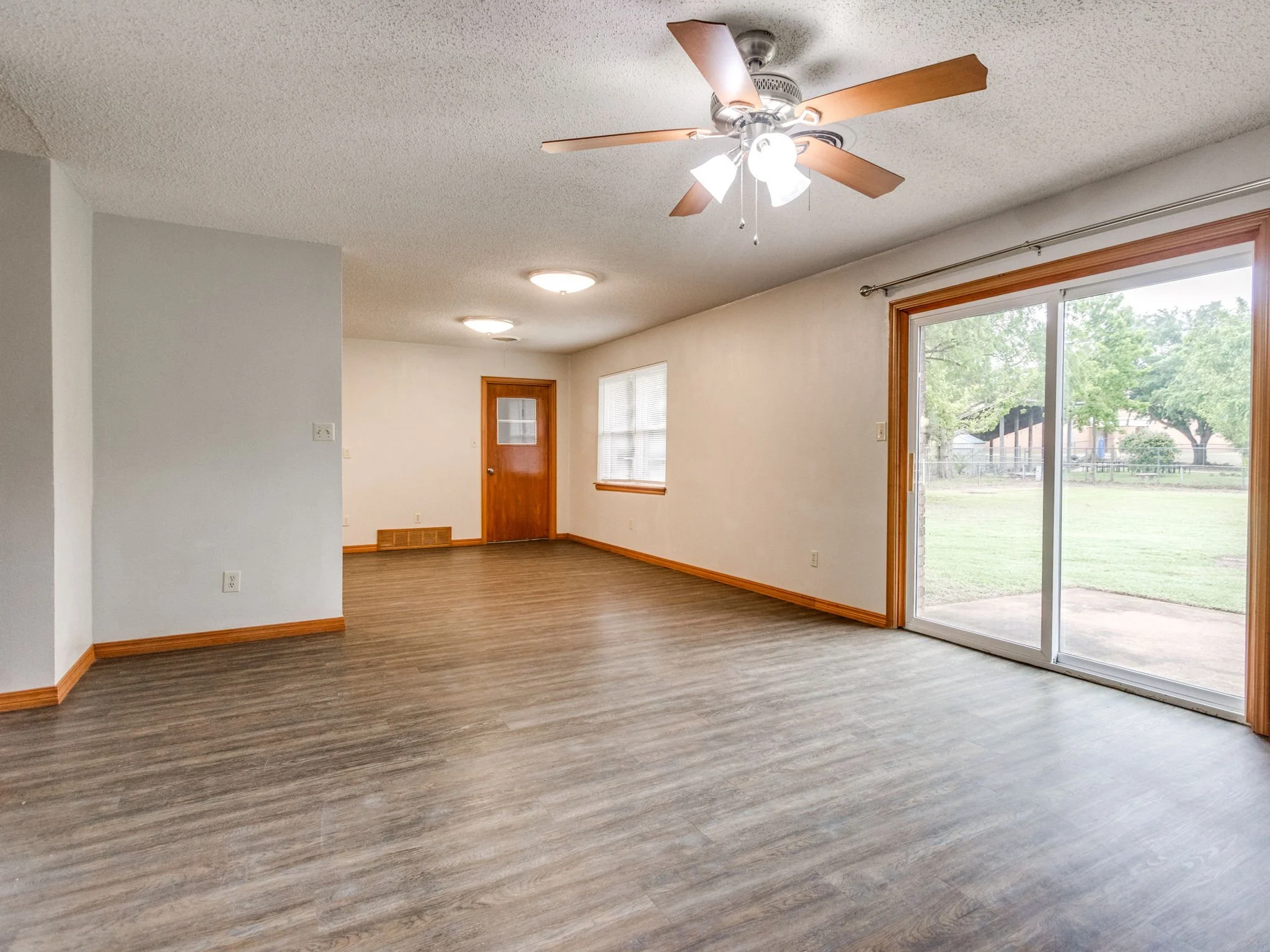 29-web-or-mls-1639 Westbrooke Terrace-29.jpg