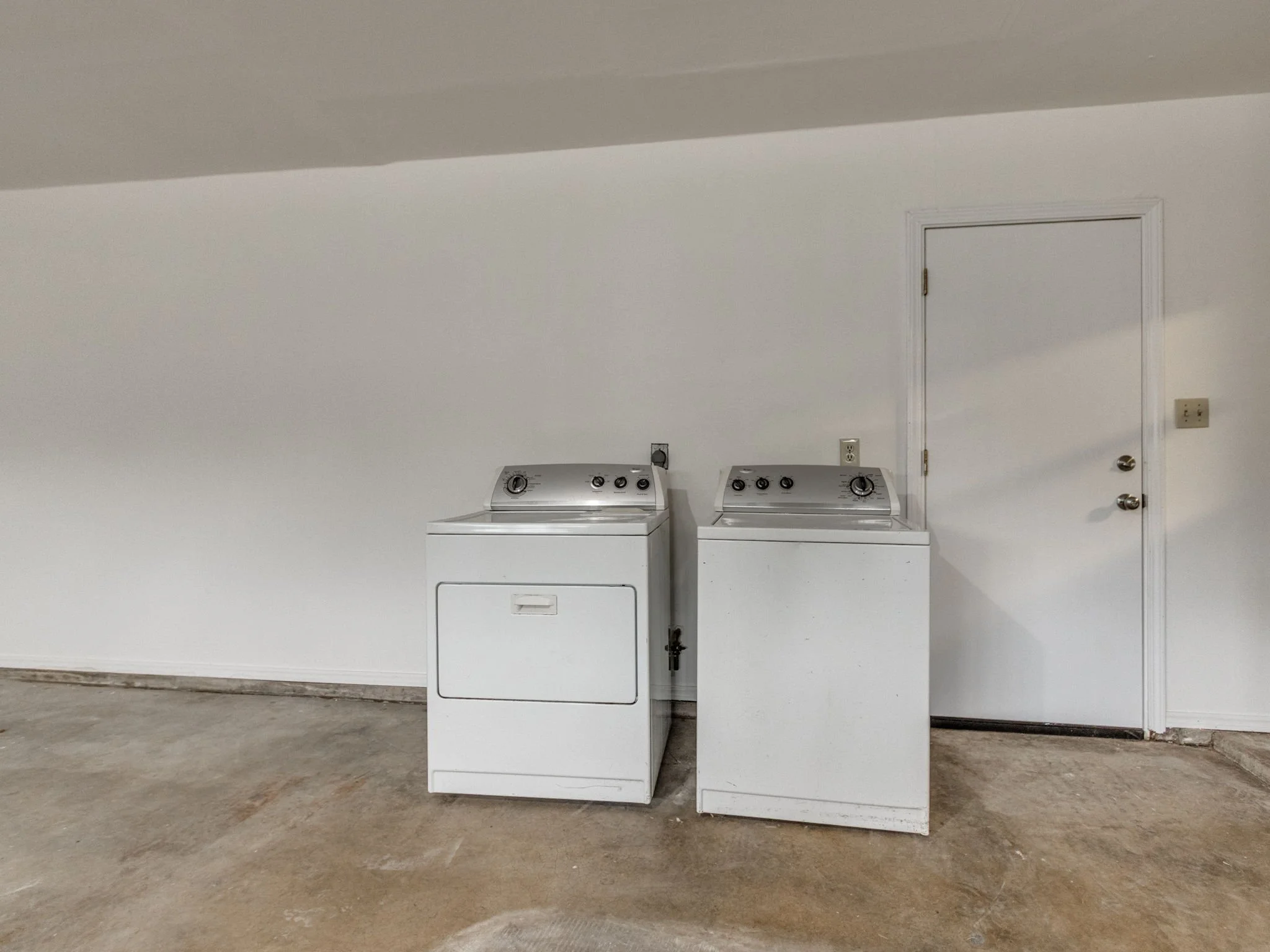 31-web-or-mls-1639 Westbrooke Terrace-31.jpg