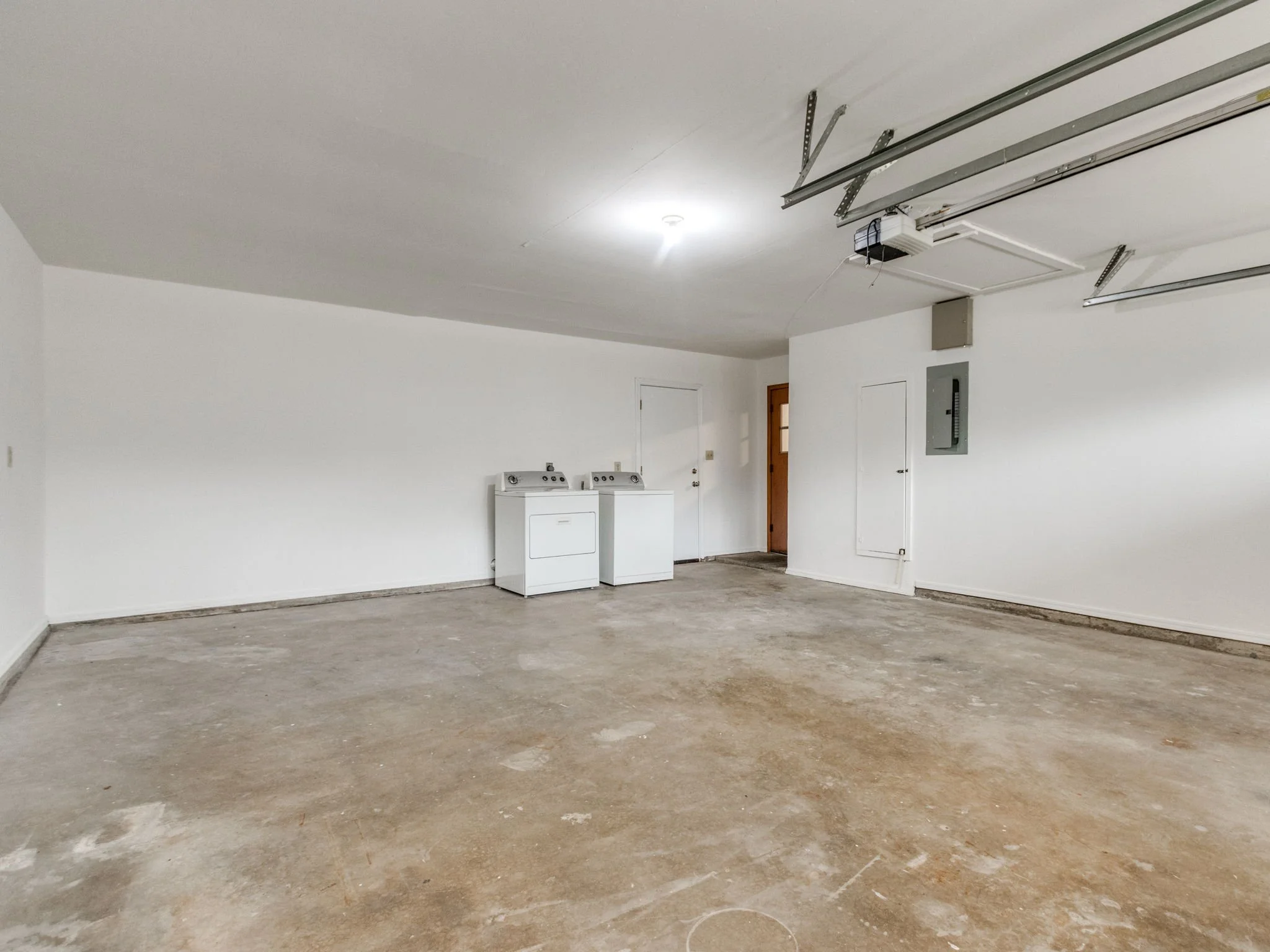 32-web-or-mls-1639 Westbrooke Terrace-32.jpg