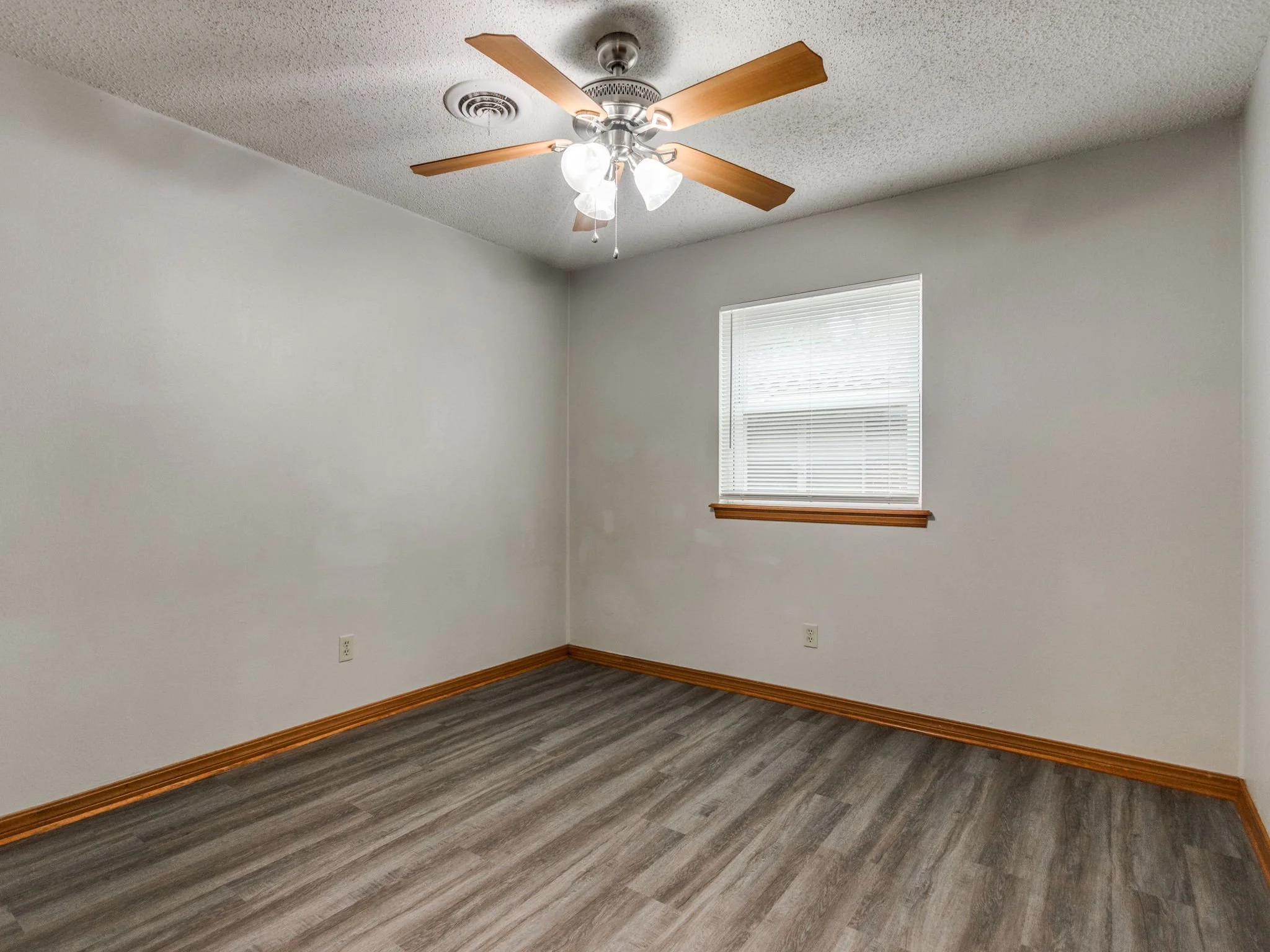 33-web-or-mls-1639 Westbrooke Terrace-33.jpg